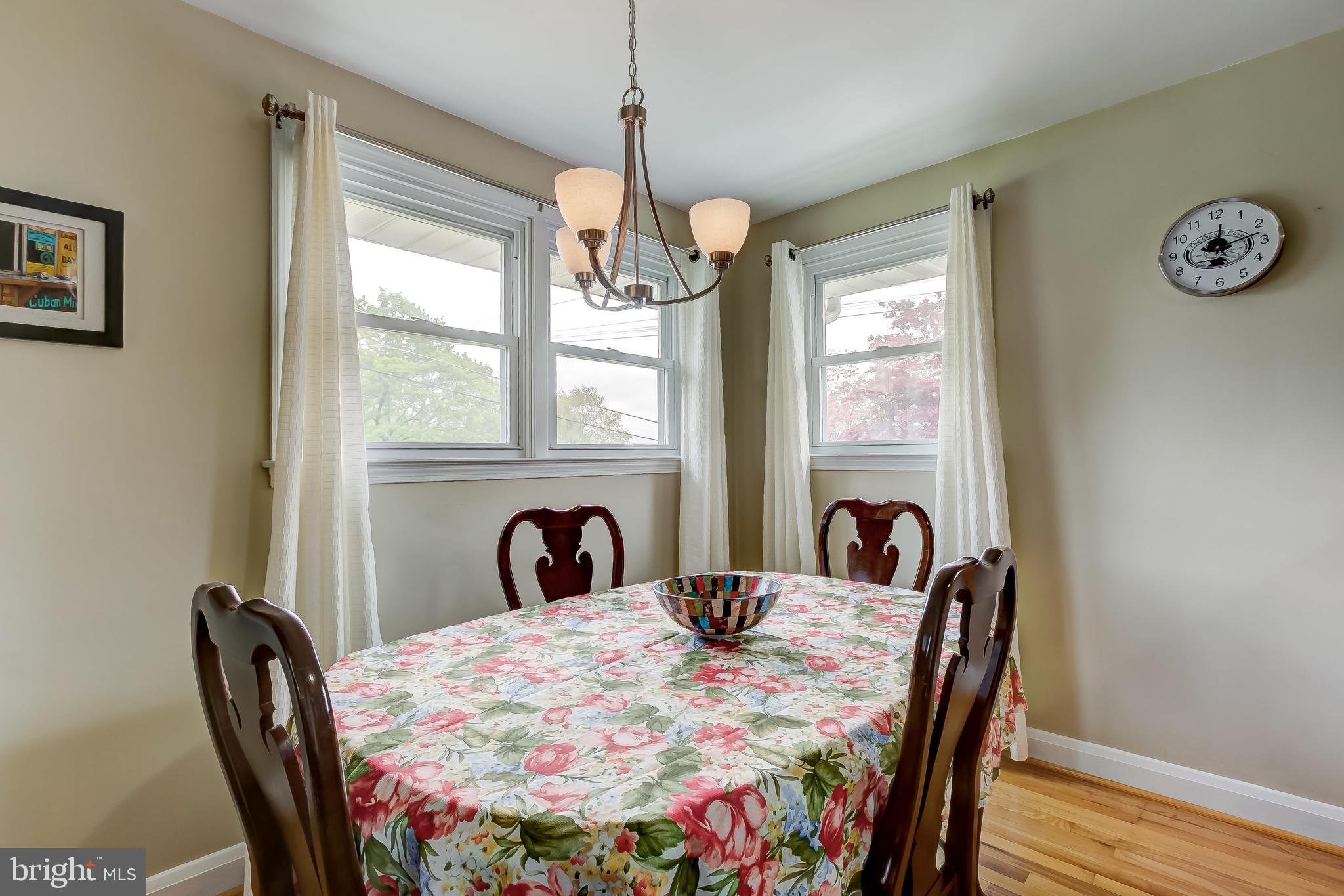 ROLLING HILLS - Residential