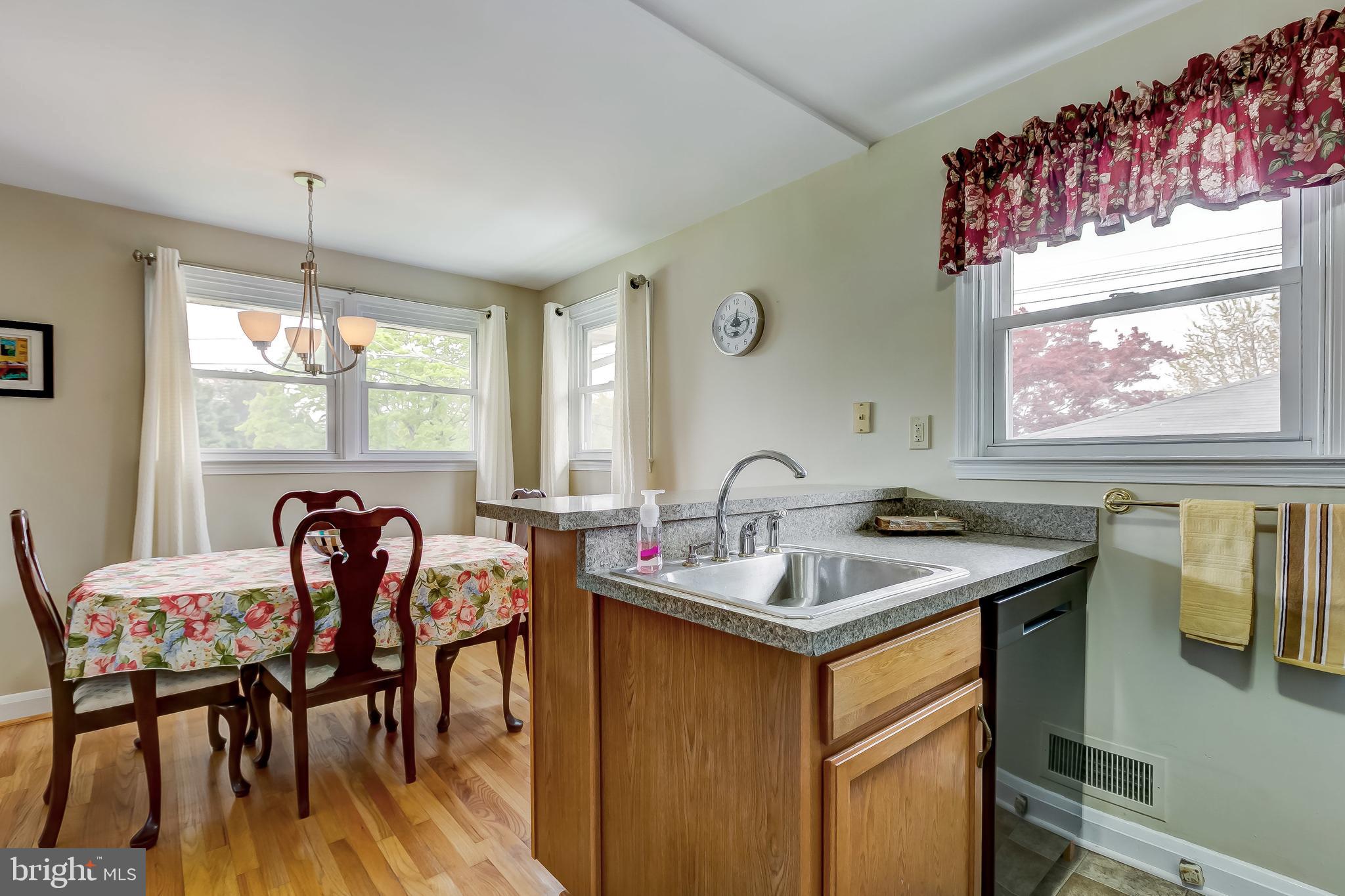 ROLLING HILLS - Residential