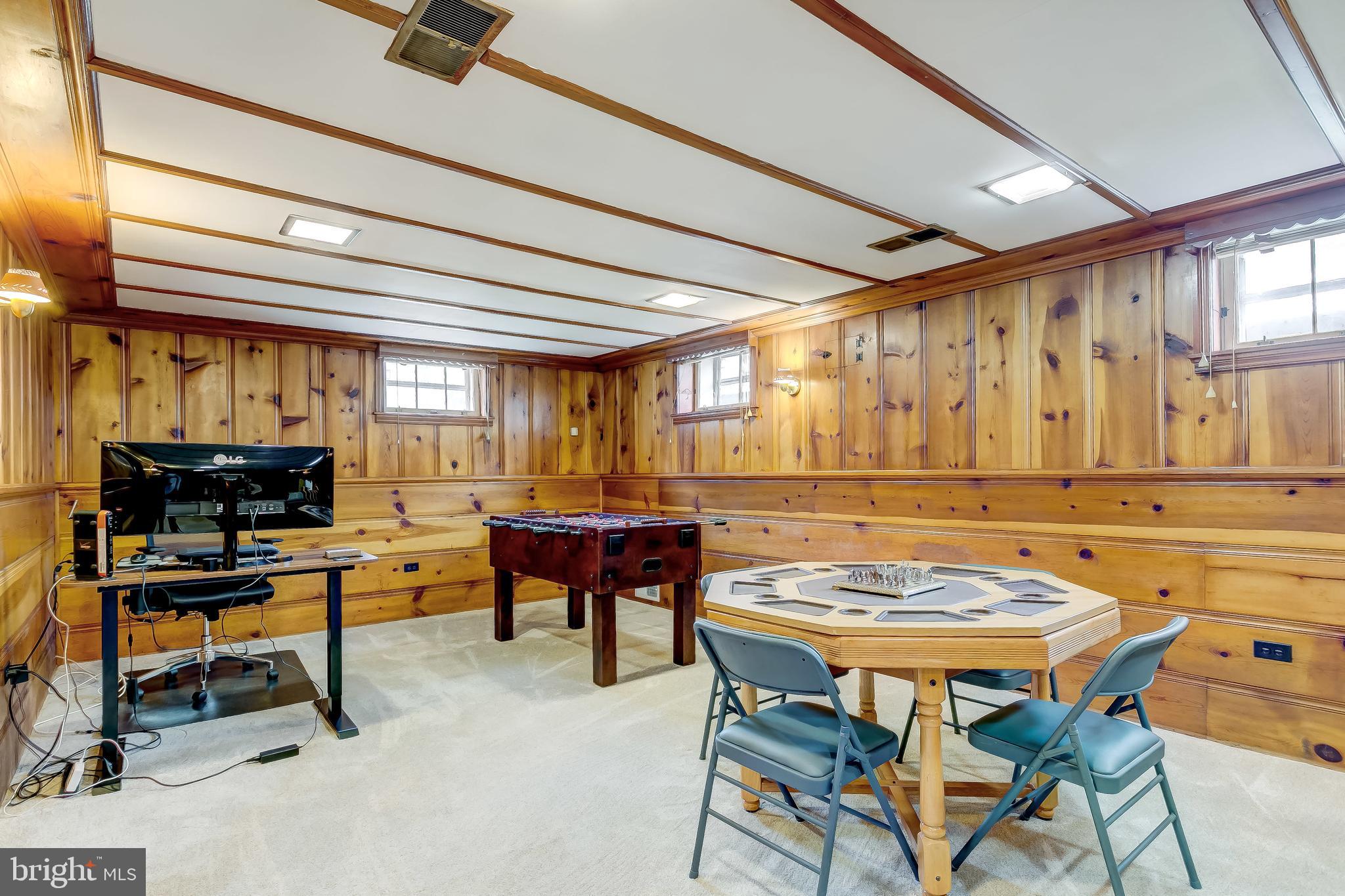 ROLLING HILLS - Residential