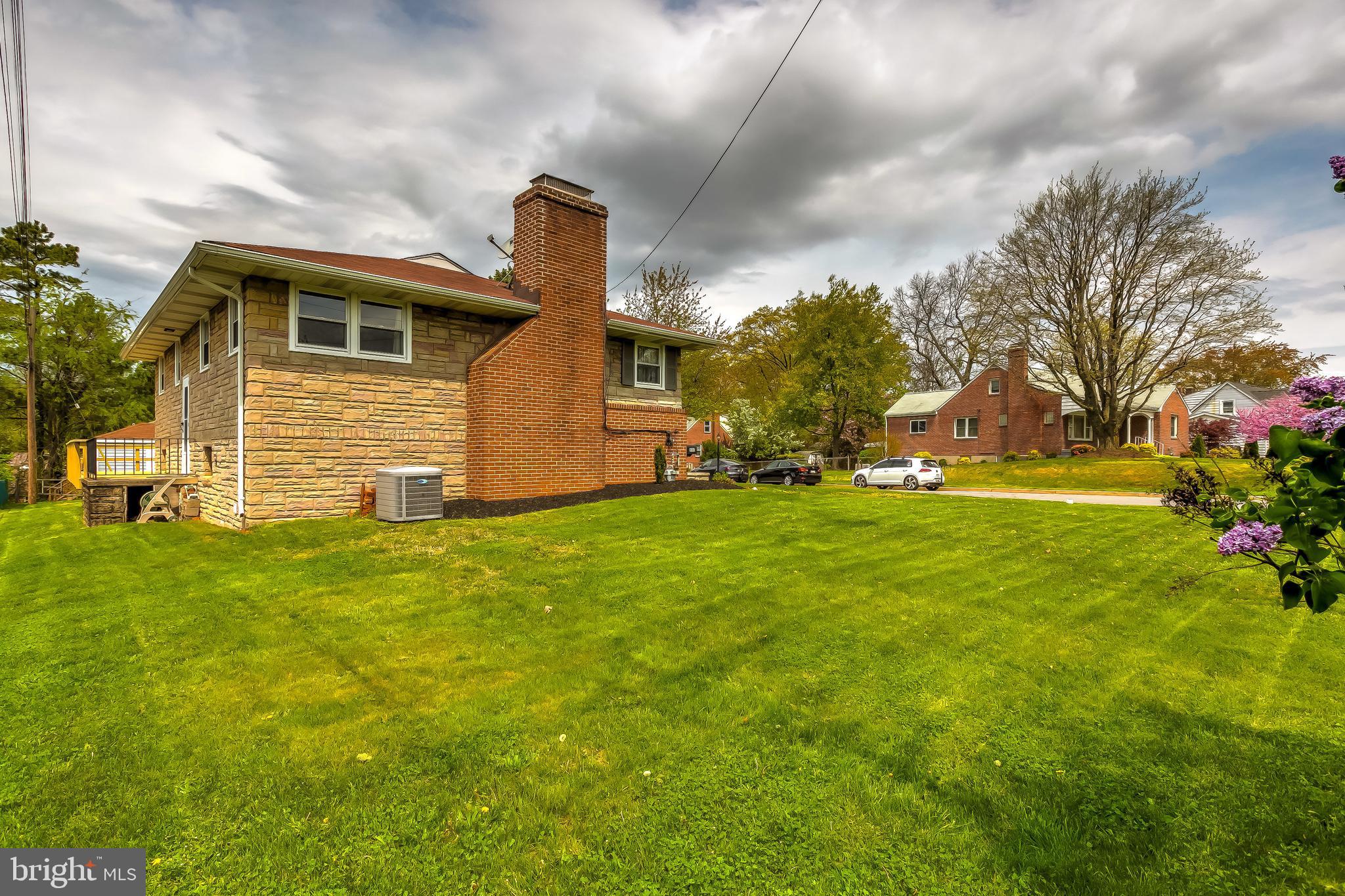 ROLLING HILLS - Residential