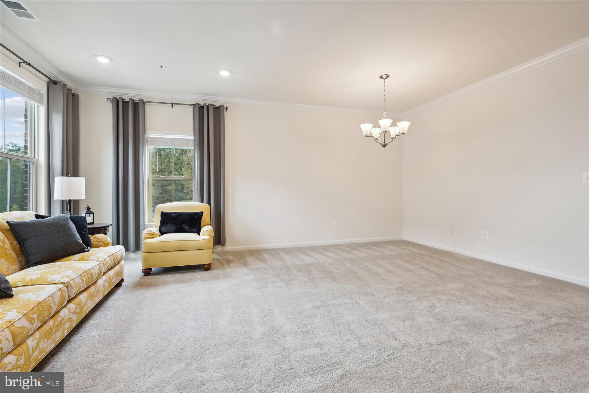 LOUDOUN CROSSING CONDOMINIUM - Residential