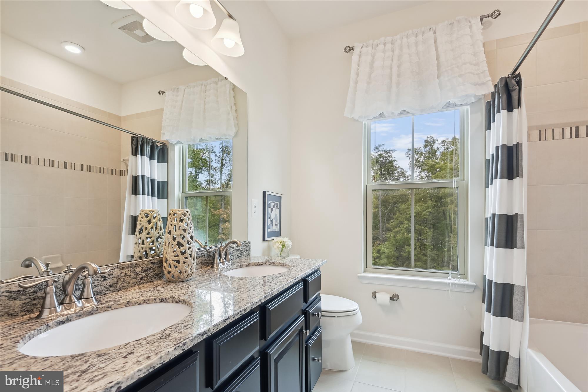 LOUDOUN CROSSING CONDOMINIUM - Residential