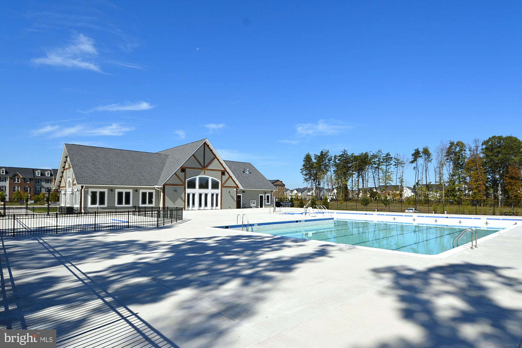 LOUDOUN CROSSING CONDOMINIUM - Residential