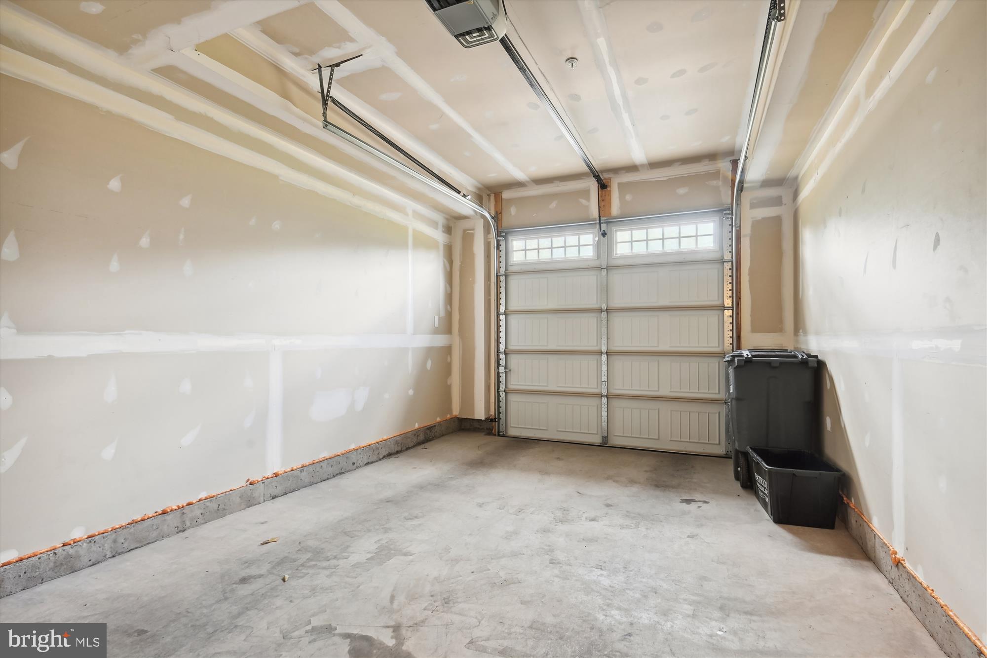 LOUDOUN CROSSING CONDOMINIUM - Residential