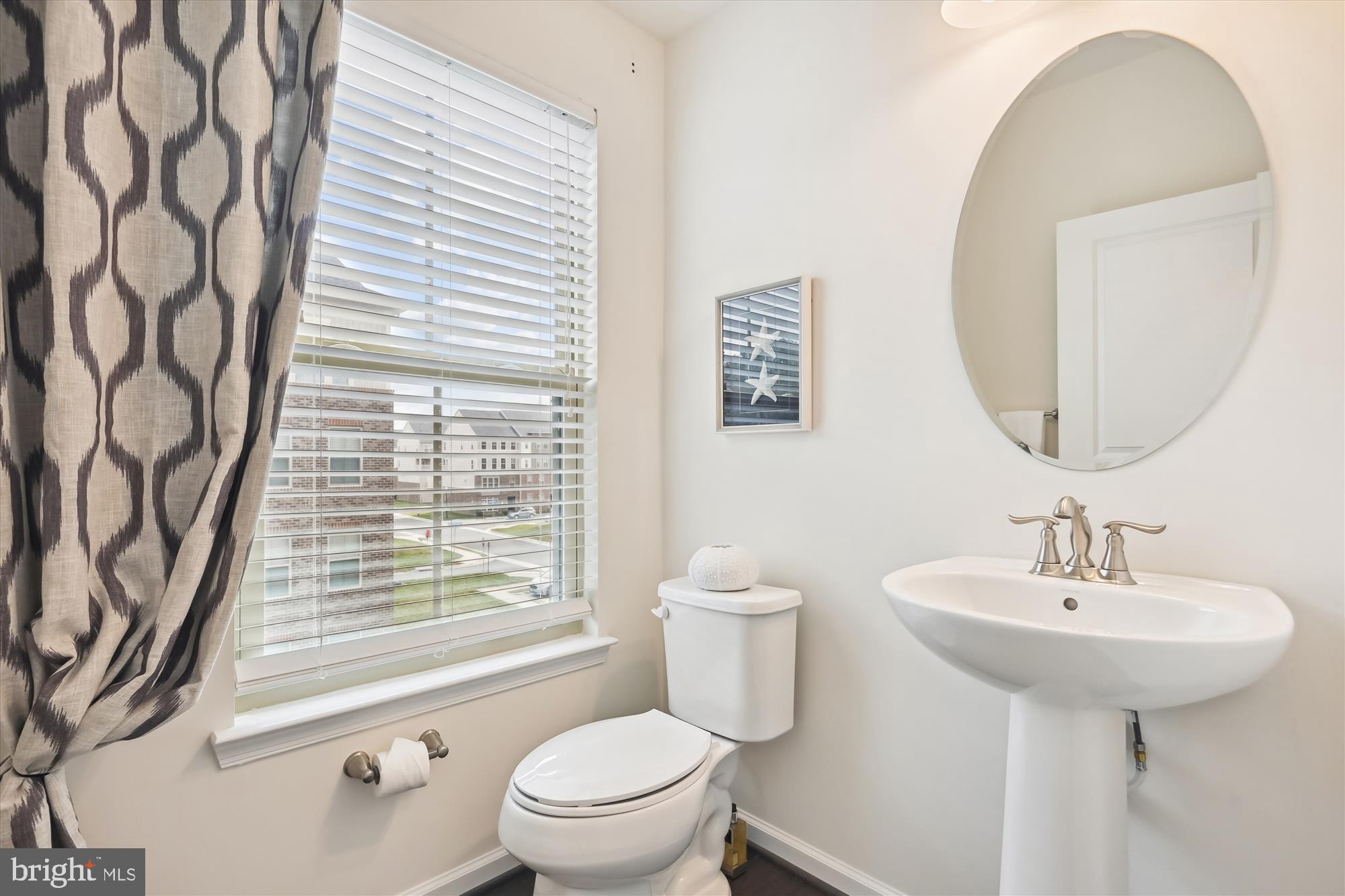 LOUDOUN CROSSING CONDOMINIUM - Residential