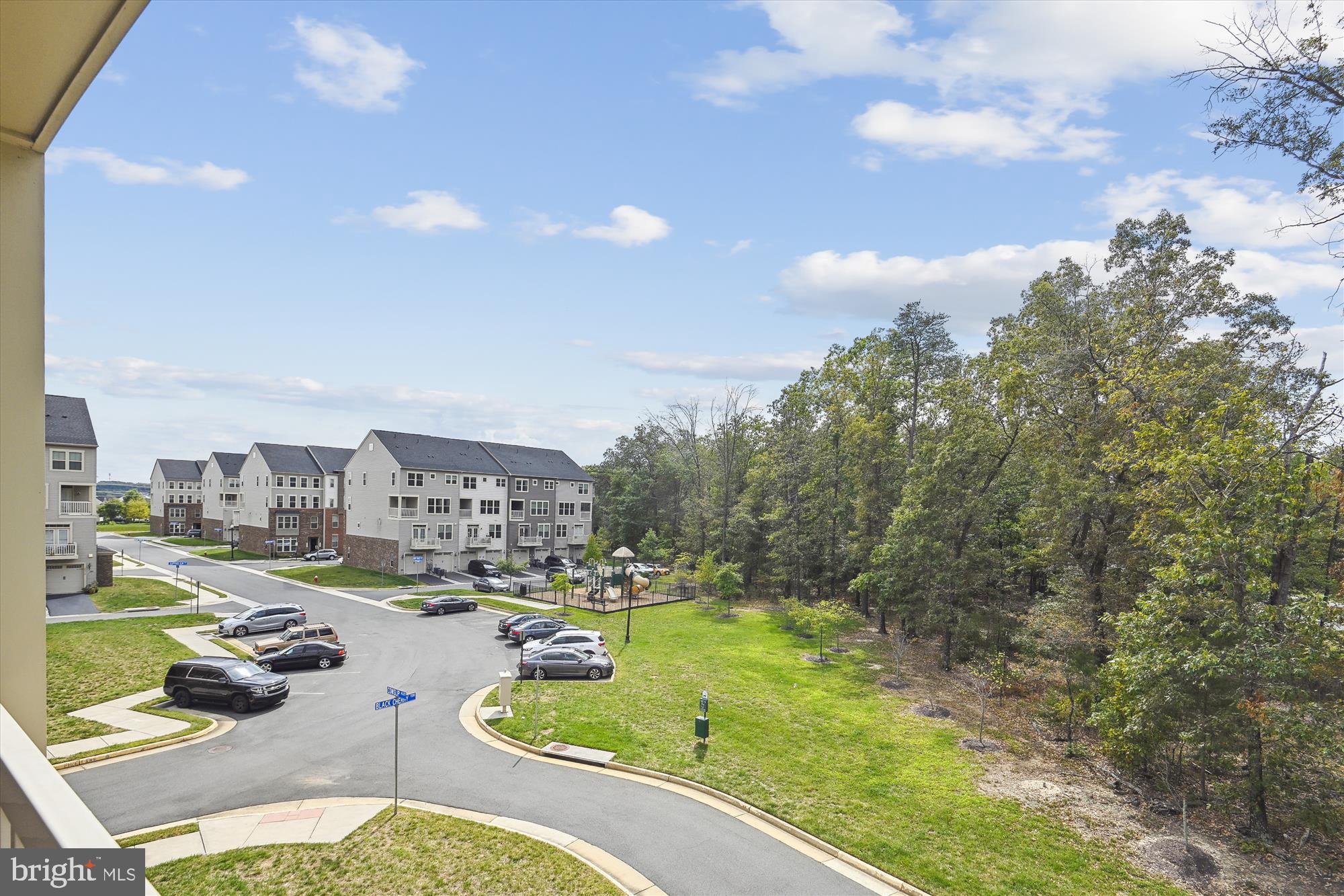 LOUDOUN CROSSING CONDOMINIUM - Residential