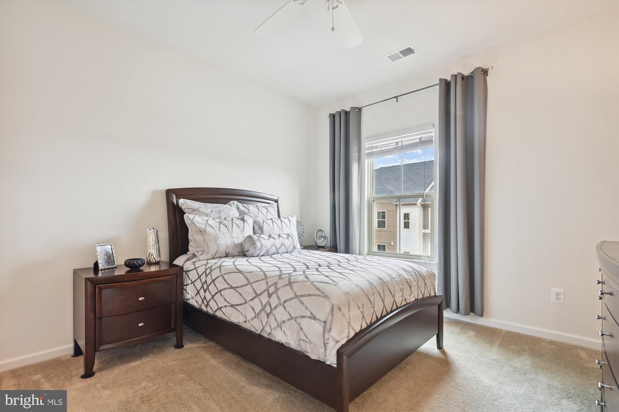 LOUDOUN CROSSING CONDOMINIUM - Residential