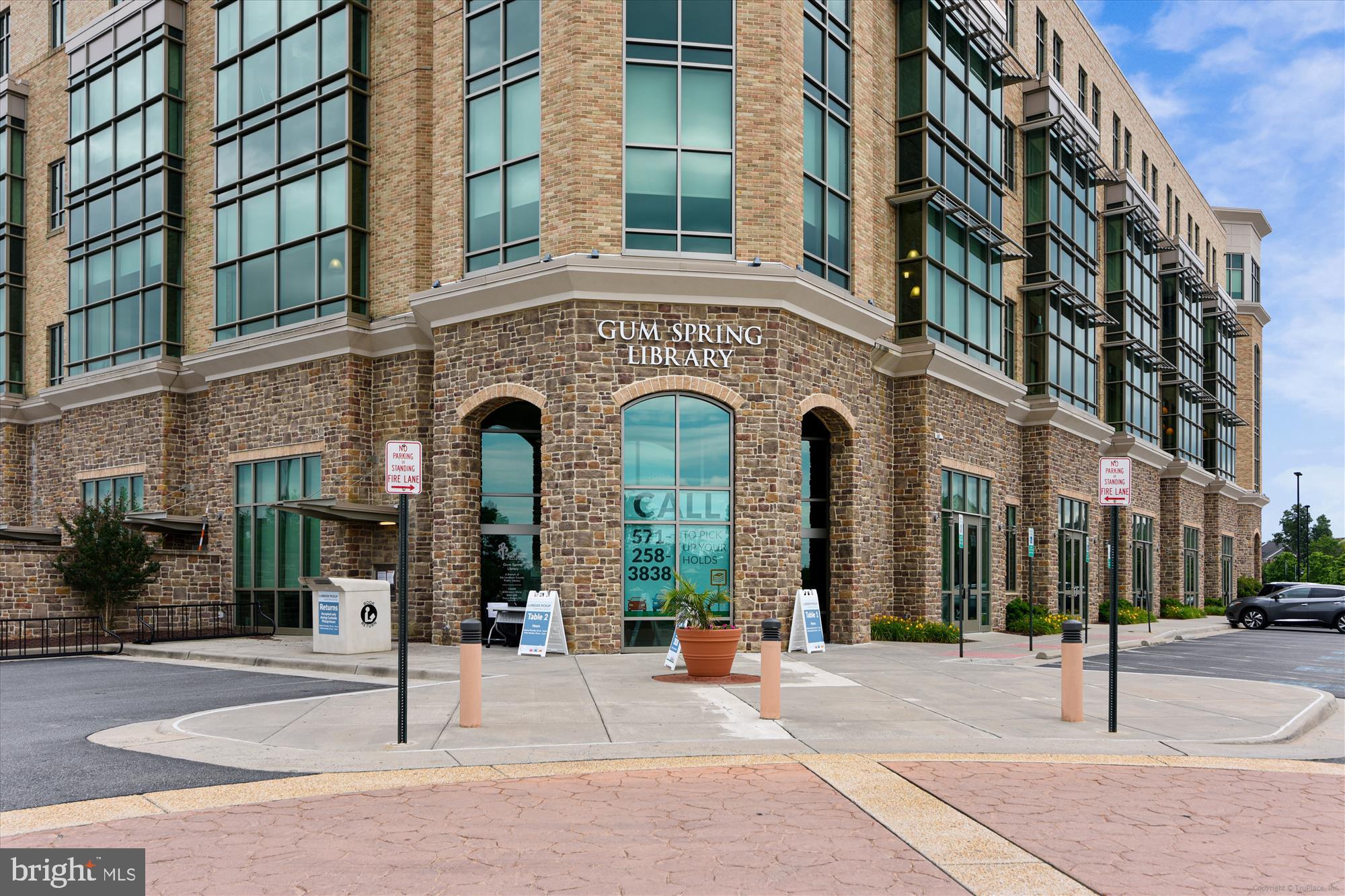 LOUDOUN CROSSING CONDOMINIUM - Residential