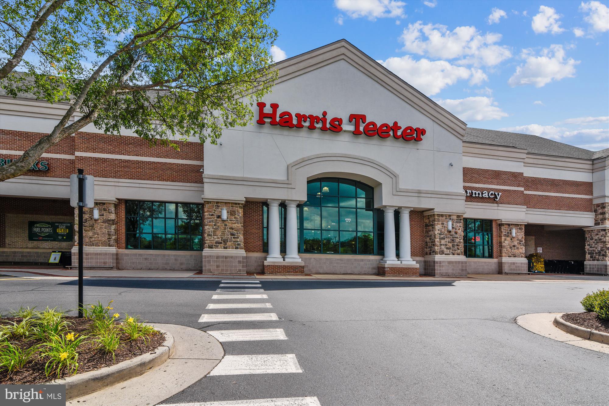 LOUDOUN CROSSING CONDOMINIUM - Residential