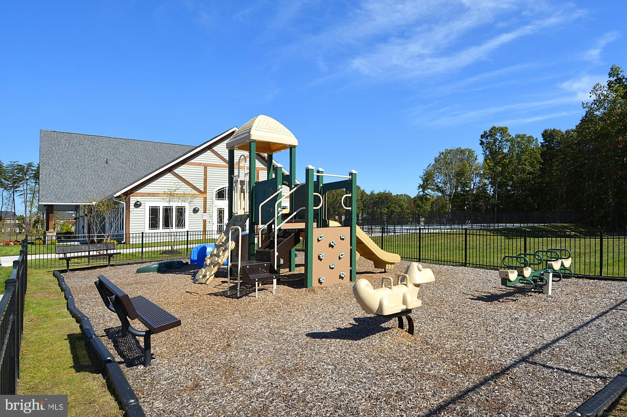 LOUDOUN CROSSING CONDOMINIUM - Residential