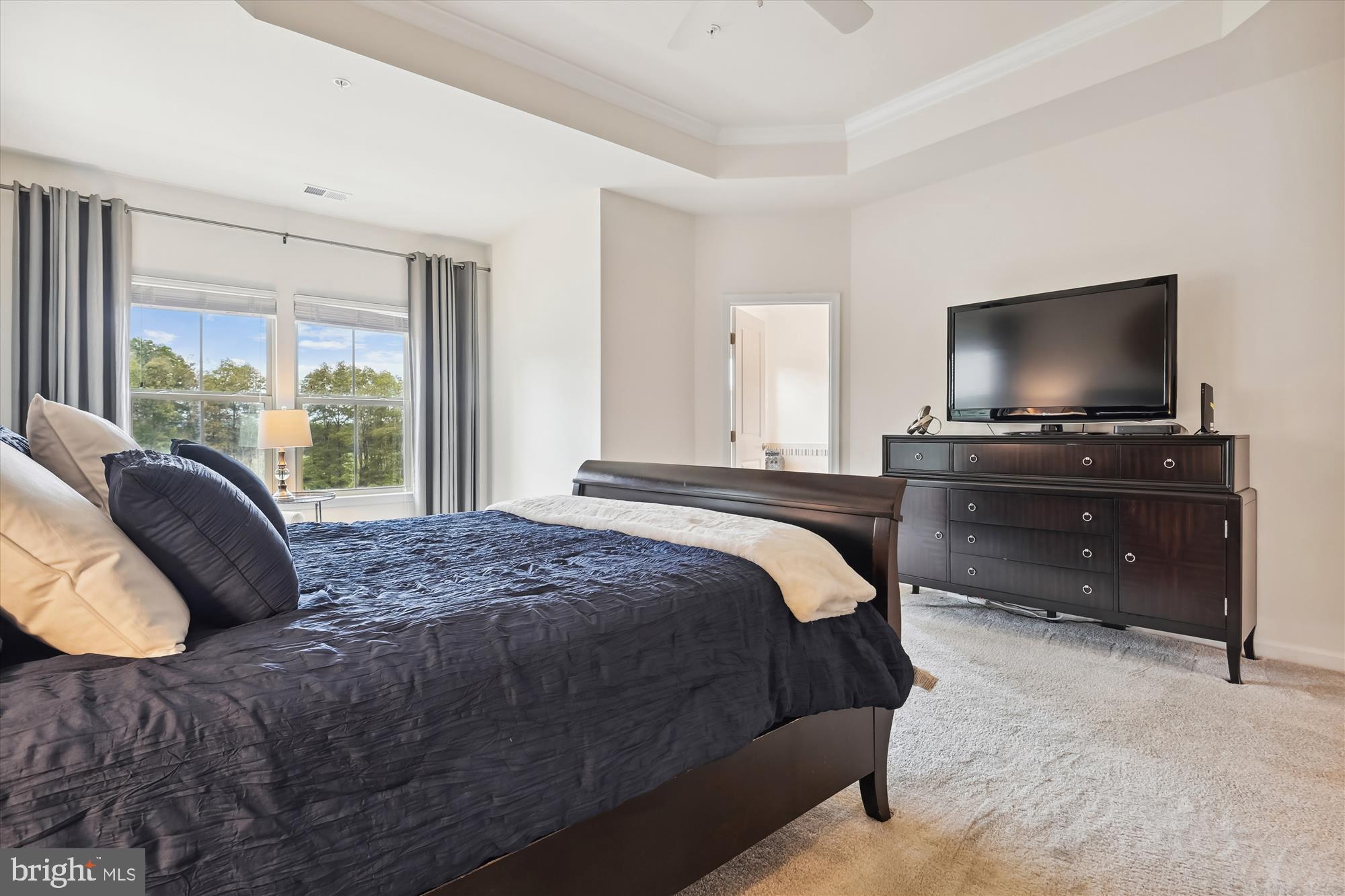 LOUDOUN CROSSING CONDOMINIUM - Residential