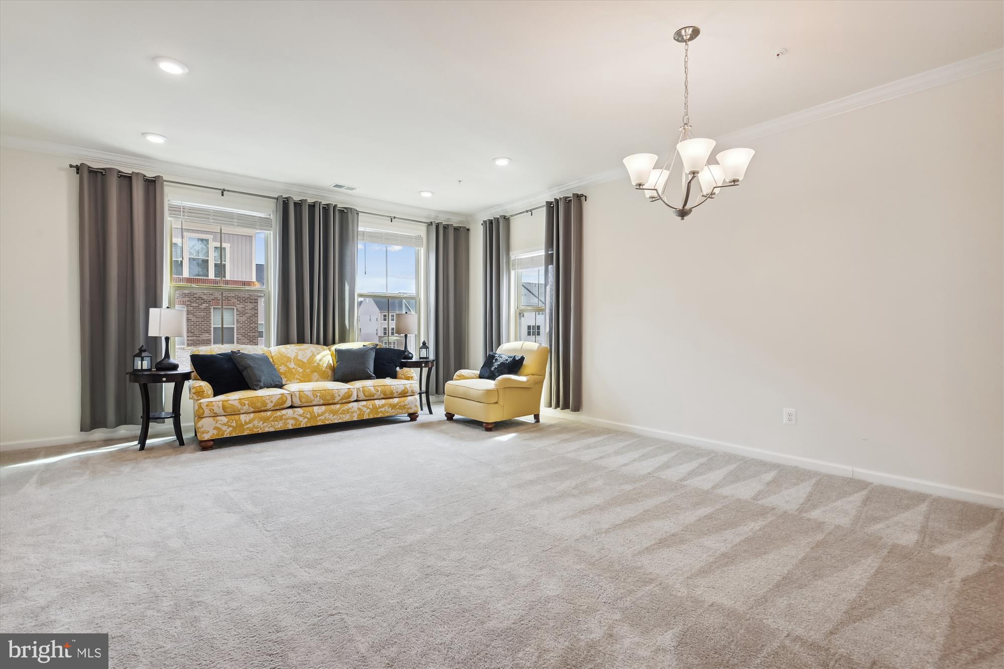 LOUDOUN CROSSING CONDOMINIUM - Residential