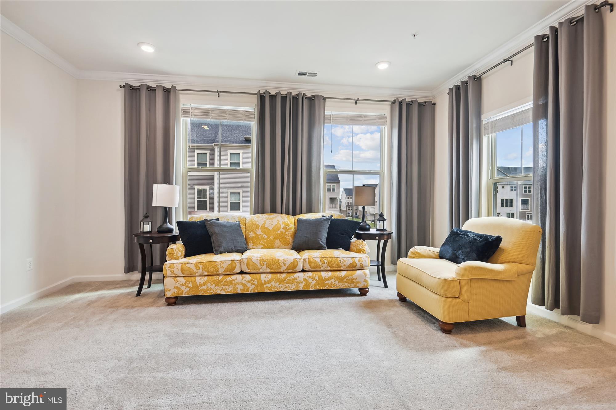 LOUDOUN CROSSING CONDOMINIUM - Residential