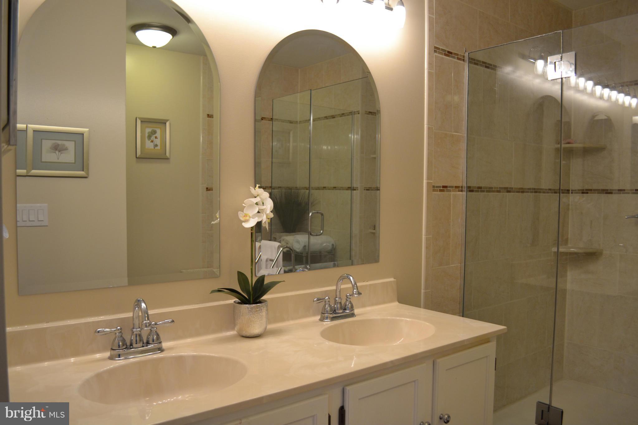 ARGYLE HILLS - Residential