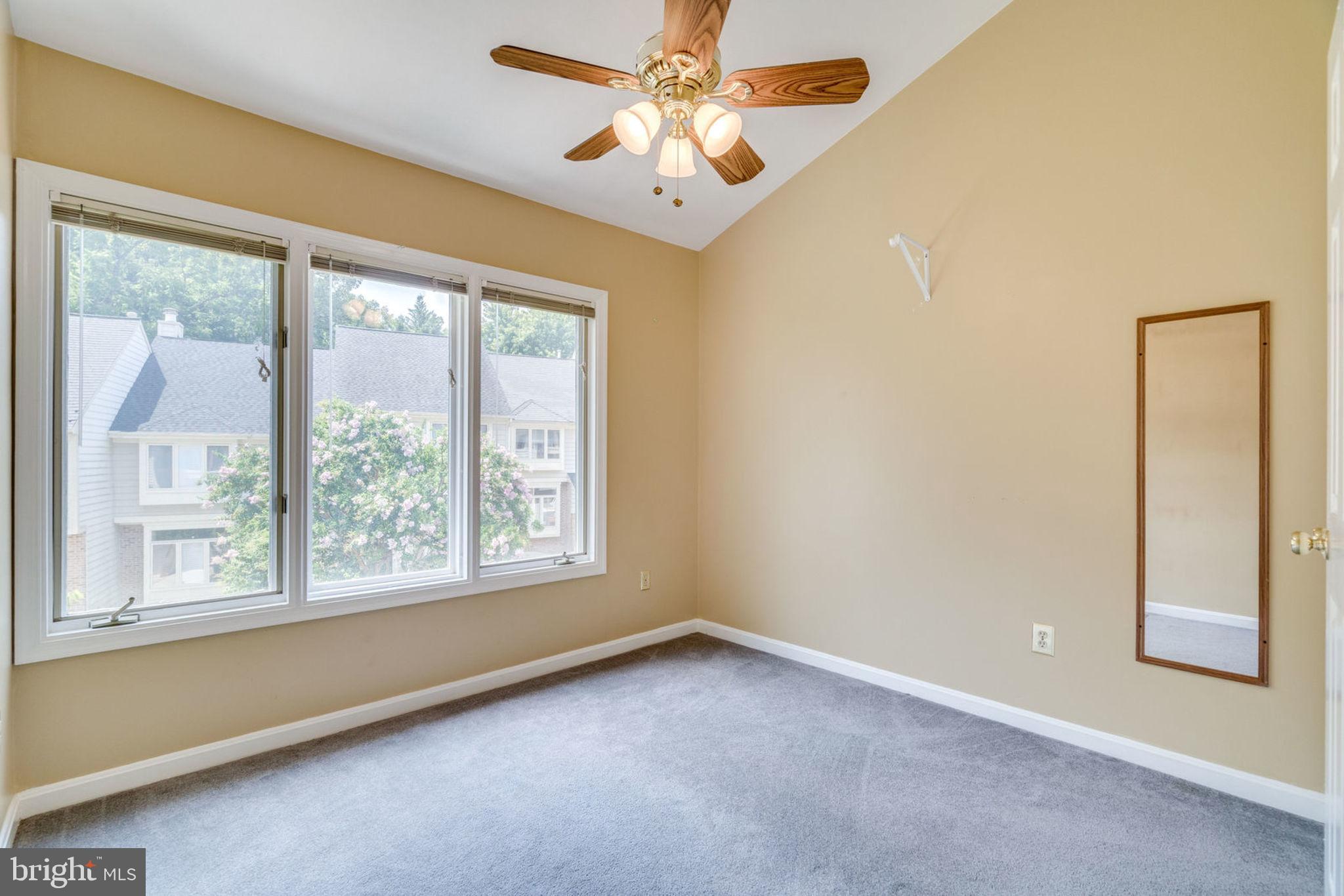 THE TOWNS OF OCCOQUAN MI - Residential Lease