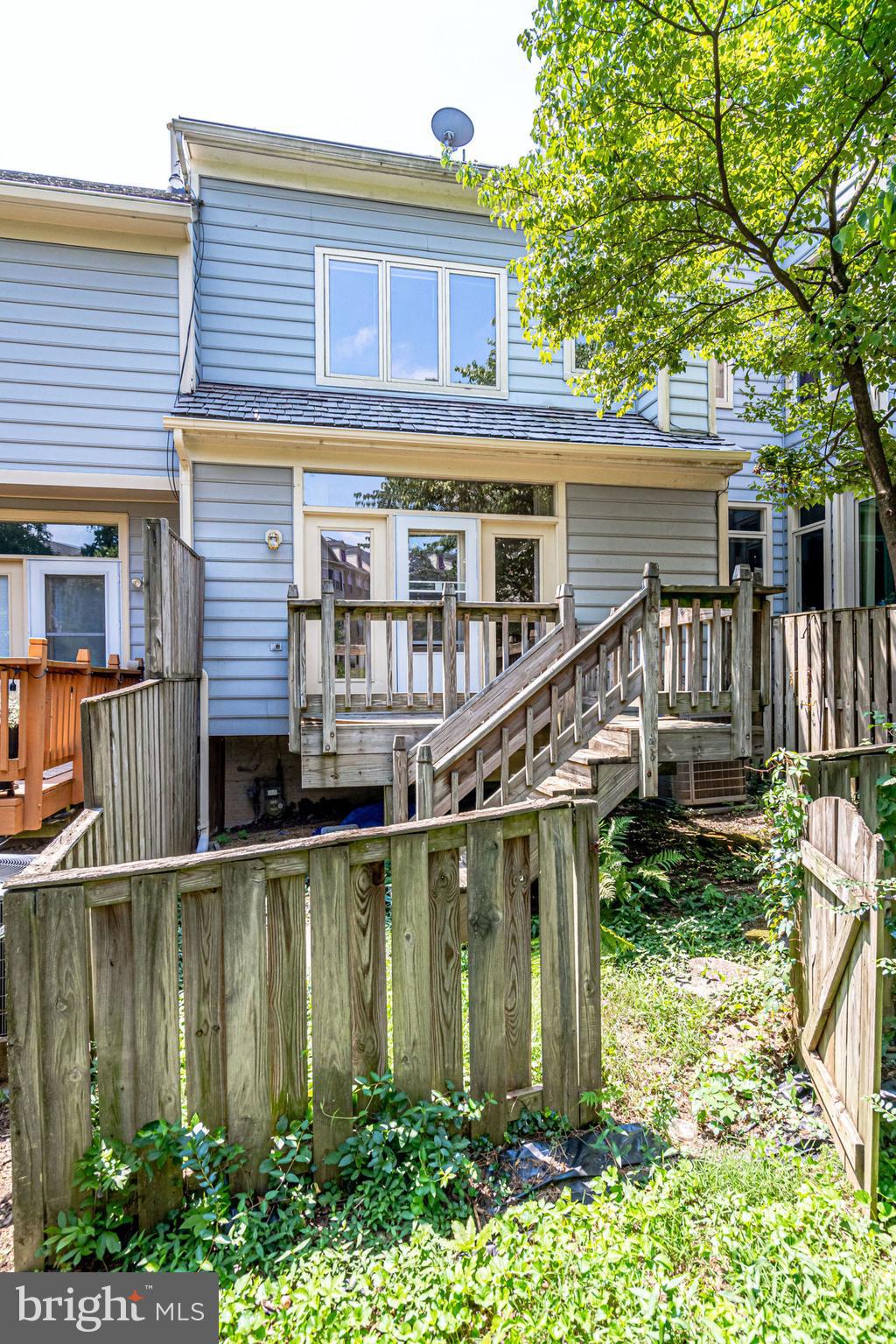 THE TOWNS OF OCCOQUAN MI - Residential Lease