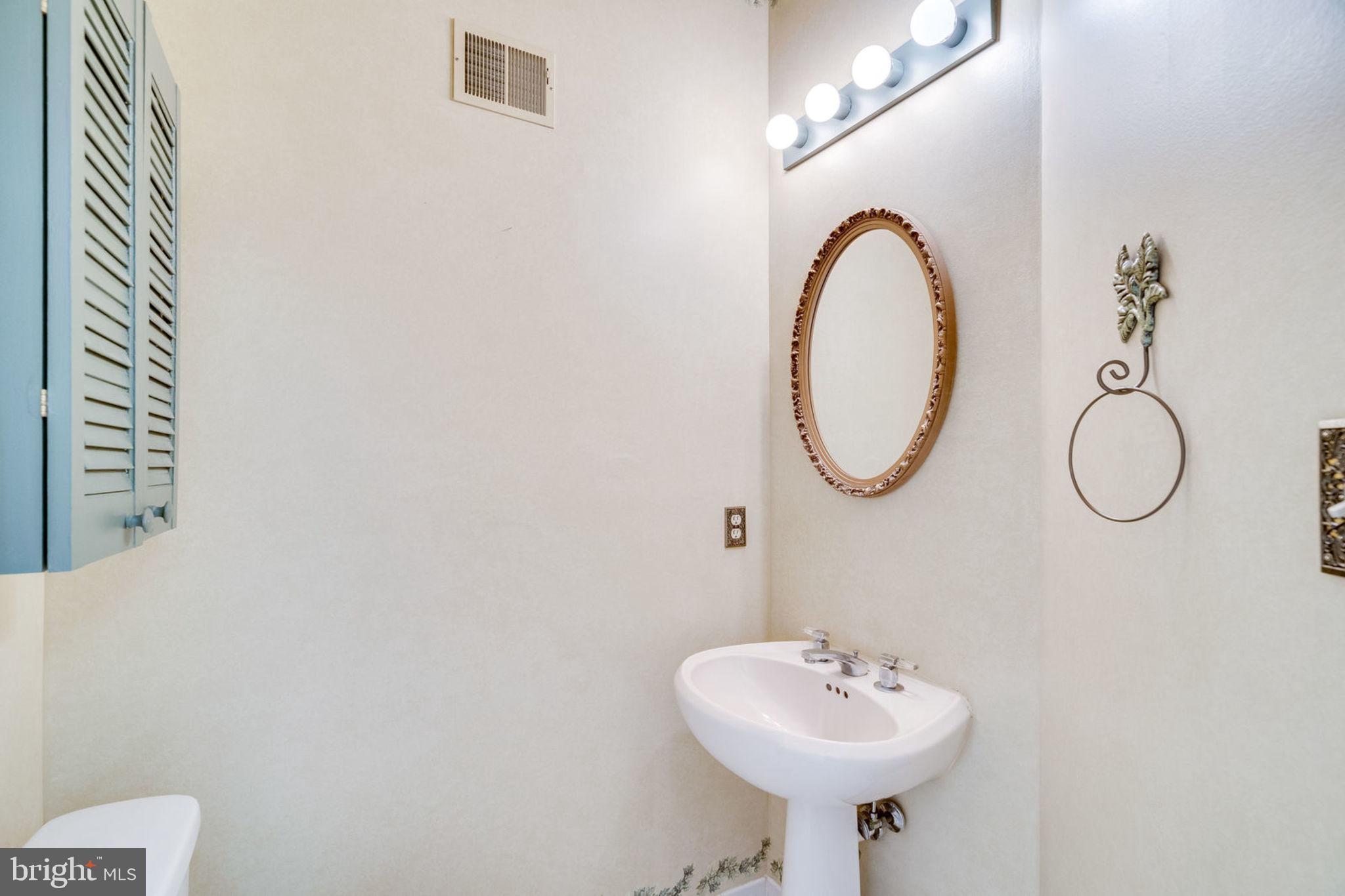 THE TOWNS OF OCCOQUAN MI - Residential Lease