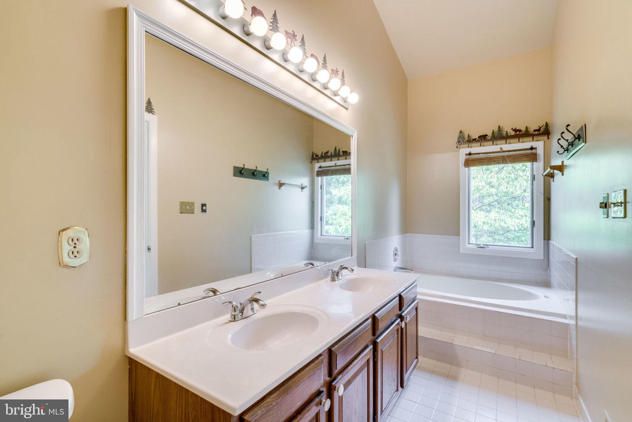 THE TOWNS OF OCCOQUAN MI - Residential Lease