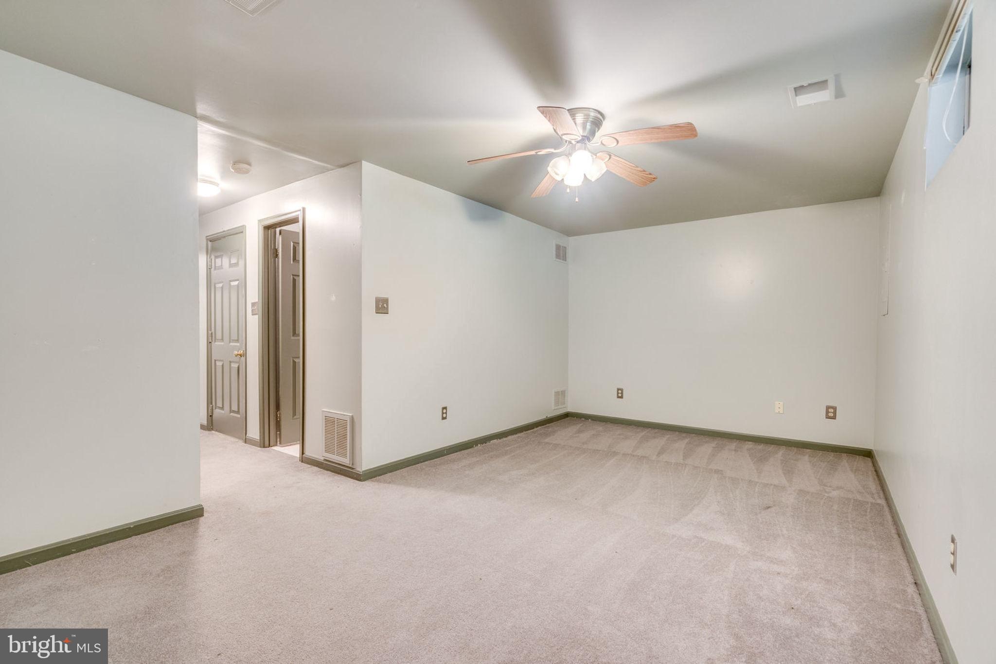 THE TOWNS OF OCCOQUAN MI - Residential Lease