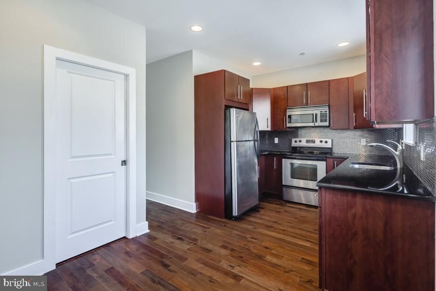 *Available 6/1*

Luxury bi-level, 2 bedroom, 1.5 bathroom apartment throughout the second and third floors of the building. The gorgeous interior features amenities including: central air, designer lighting, washer/dryer, and hardwood floors. The property consists of a spacious, open living room with an adjacent powder room. A super modern gourmet kitchen furnished with stainless-steel appliances that include a dishwasher, refrigerator and microwave, in addition to sleek granite counter-tops and elegant designer cabinetry. An amazing glass and stainless steel banister along the stairs leads to the second level, which features 2 beautifully painted spacious bedrooms with abundant closet space in both, a beautiful full bathroom with a modern stand up glass shower and truly exquisite tile.

Graduate Hospital Neighborhood - A growing neighborhood in the southern section of Center City, the Graduate Hospital is located minutes from Schuylkill River Park, Grays Ferry, South Street, Fitler Square and Rittenhouse Square. Officially bordered by South Street to the north, Washington Avenue to the south, Broad Street to the east and Schuylkill River to the west, the Graduate Hospital is also just minutes from the vibrant Avenue of the Arts and just a few minutes drive from University City and the campuses of Drexel University and the University of Pennsylvania (UPenn).

Lease Terms: Generally, 1st month, and 1 month security deposit due at, or prior to, lease signing. Other terms may be required by Landlord such as last month's rent upfront. $65 application fee per applicant. Tenants are responsible for: electricity, gas (if applicable), cable/internet and $10/mo technology fee. Water is a flat monthly fee of $75. Additional fees or requirements may be applicable for units with Homeowners or Condo Associations. Landlord Requirements: Applicants to make 3x the monthly rent in verifiable gross income, credit history to be considered, no evictions within the past 5 years, and must have a verifiable rental history with on-time rental payments. Exceptions to this criteria may exist under the law and will be considered. Cosigners will be considered.

* Sorry, no pets.
* Pictures are of a similar unit. Finishes may vary.