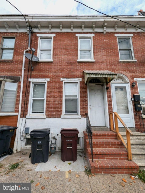 Townhouse For Sale - 421 E 9th Street<br/> New Castle County, WILMINGTON, DE 19801