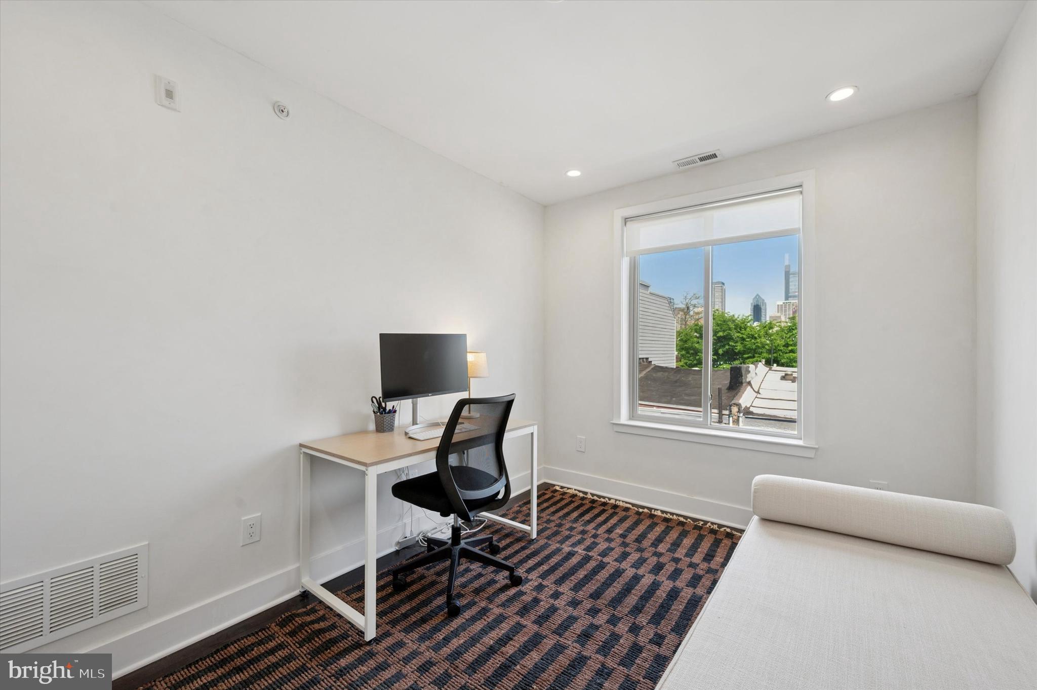 GRADUATE HOSPITAL - Residential Lease