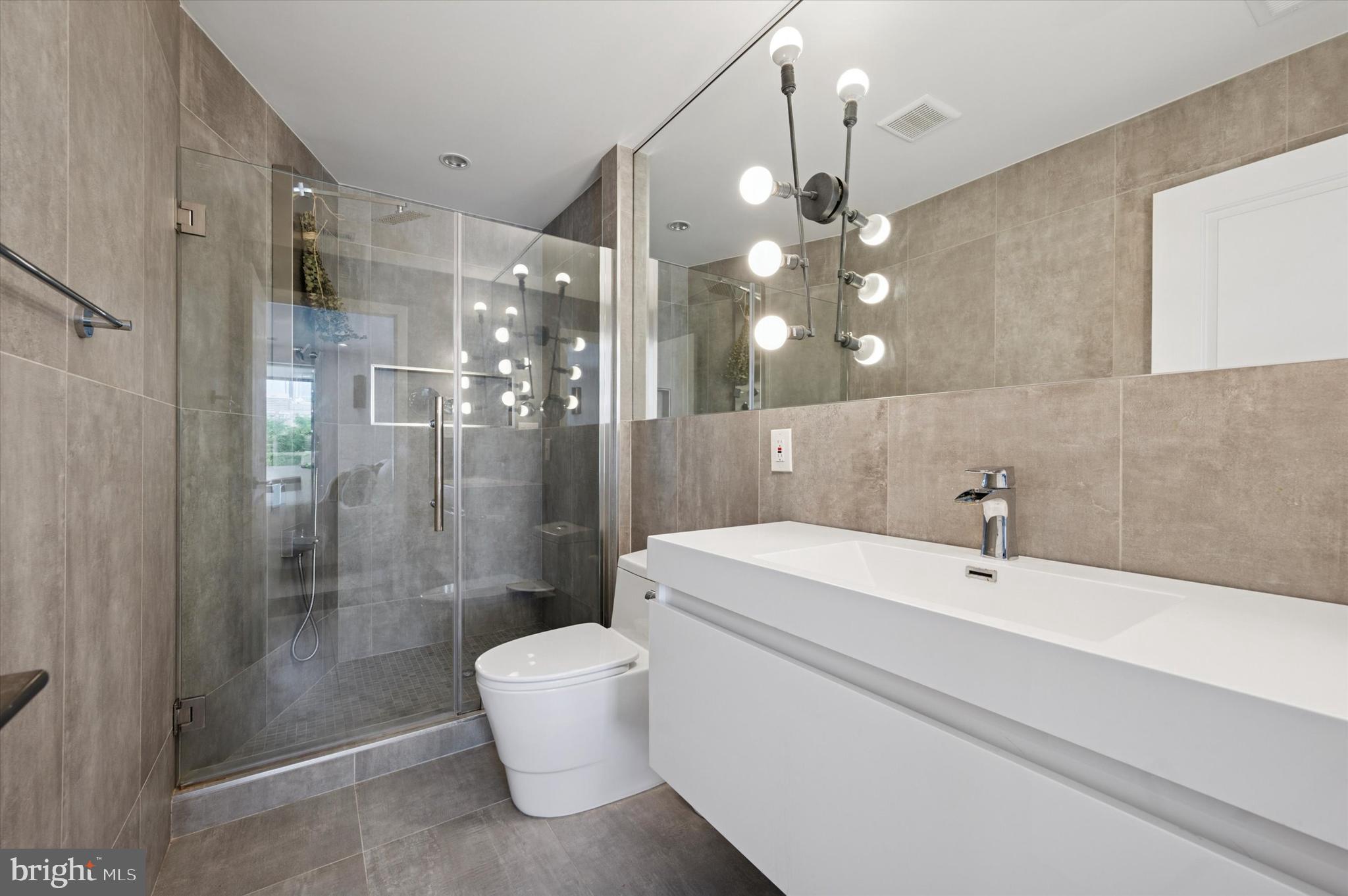 GRADUATE HOSPITAL - Residential Lease