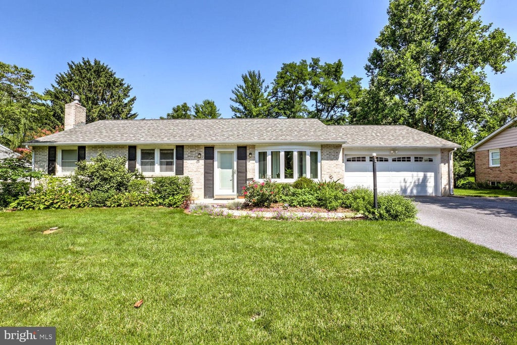 Photo of 125 Bomberger Road, AKRON, PA 17501 (MLS # PALA2094812)