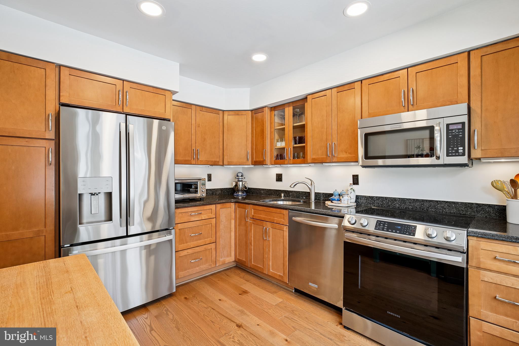 2532 FAIRFAX DRIVE B 4EII