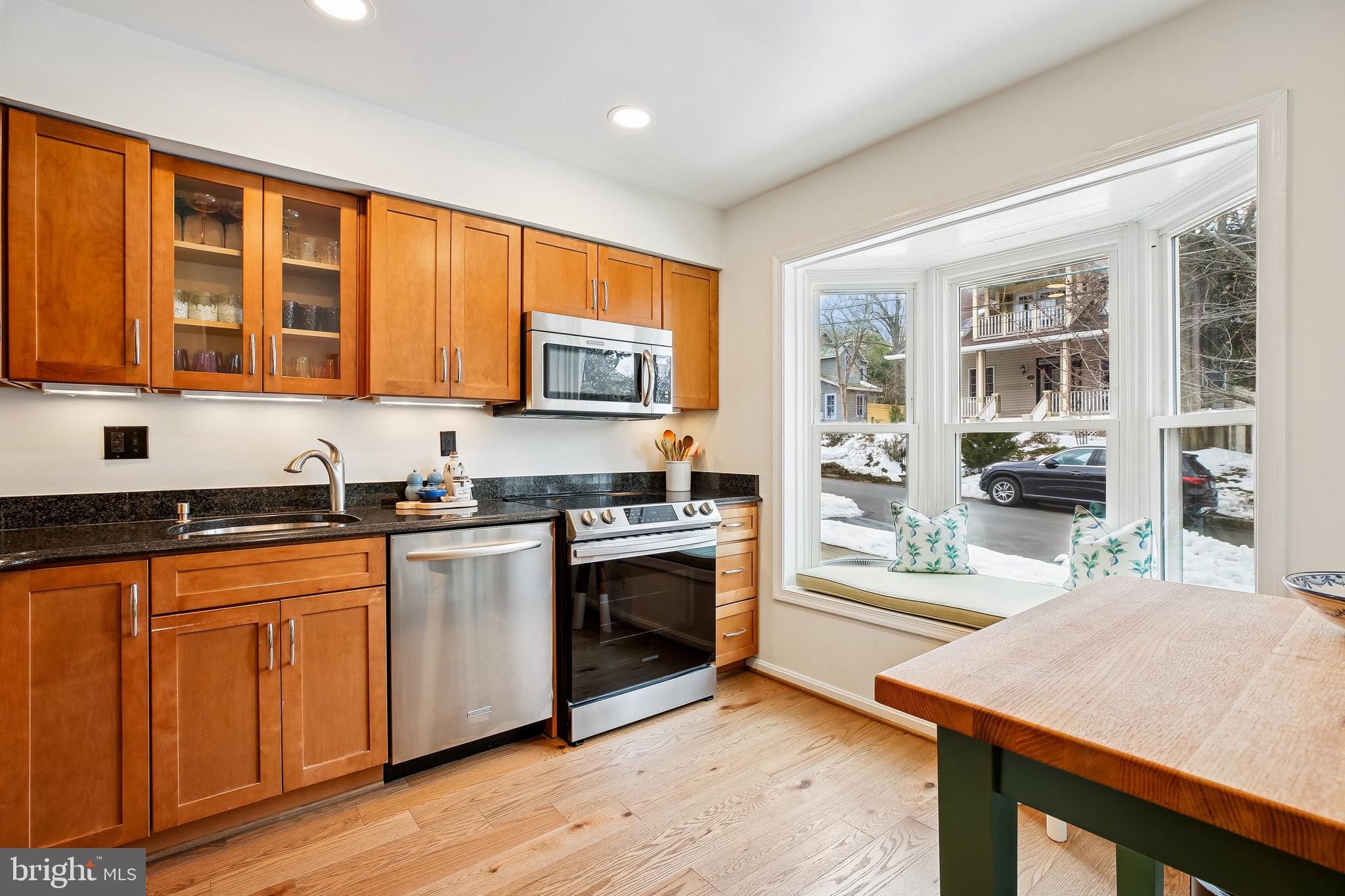 2532 FAIRFAX DRIVE B 4EII