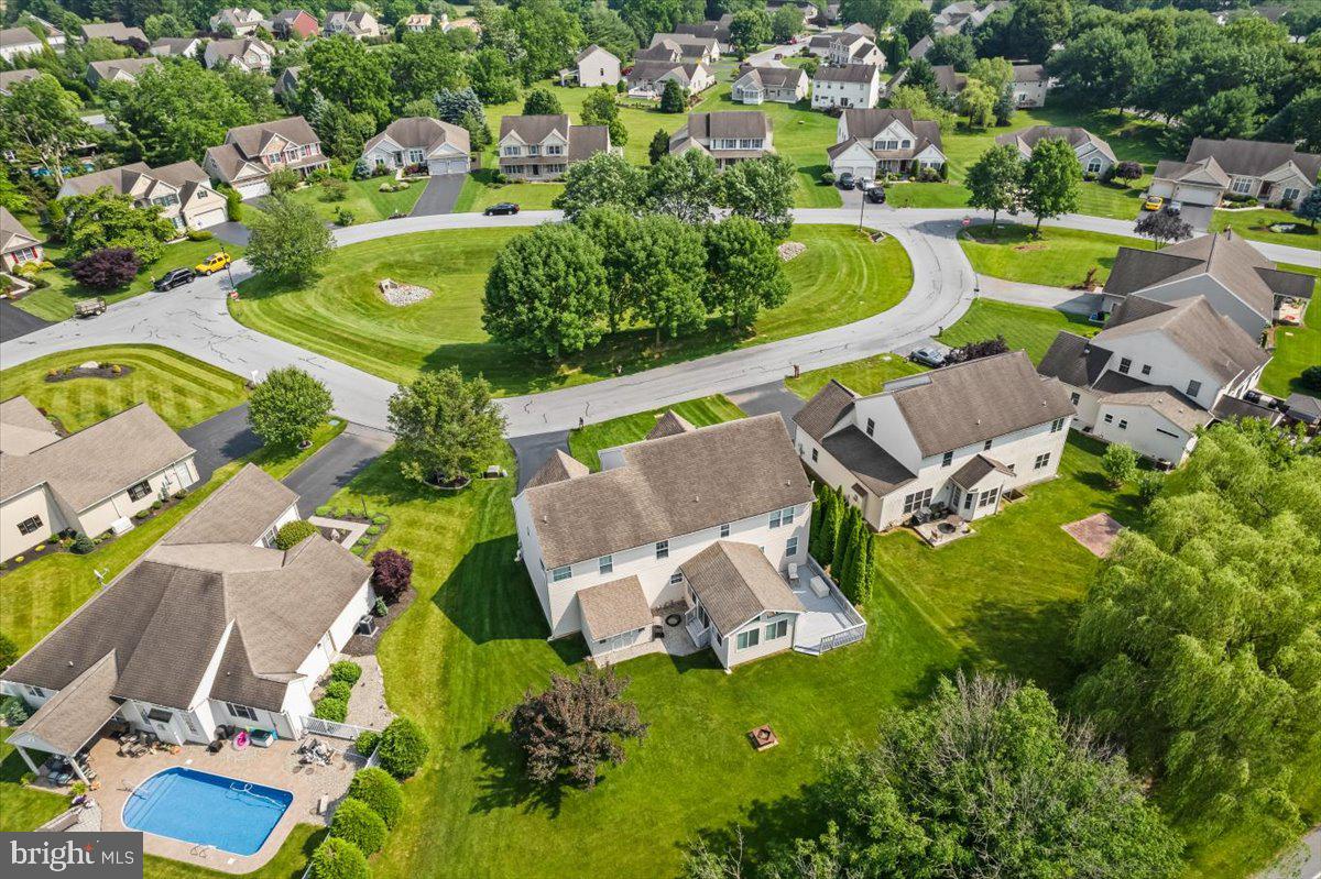 211 WHITE OAK CIRCLE