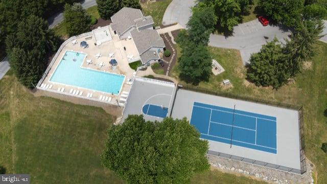 211 WHITE OAK CIRCLE