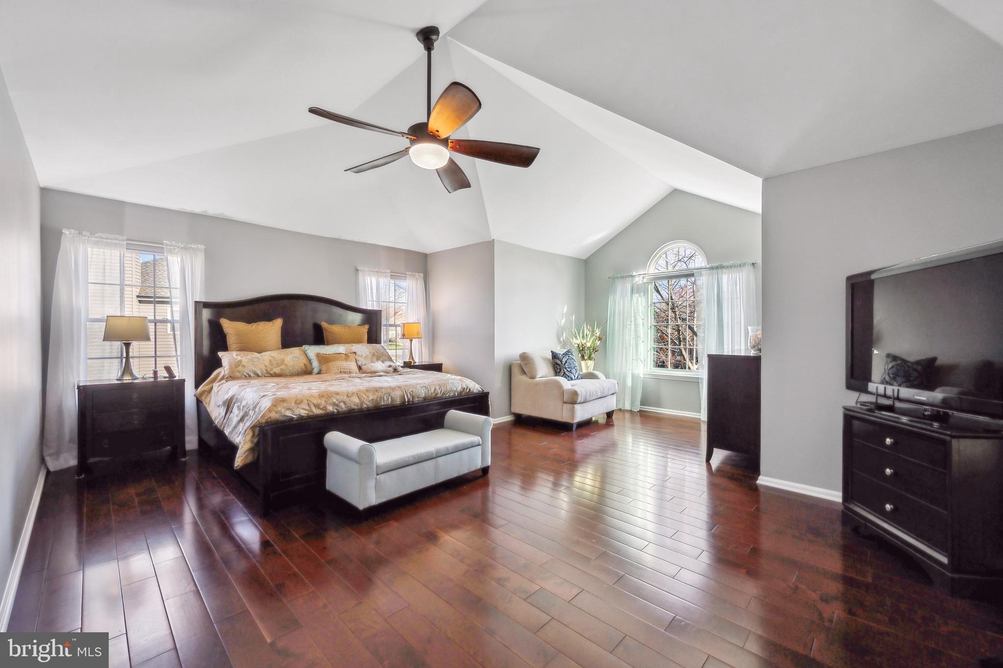 LONGSHORE ESTS - Residential