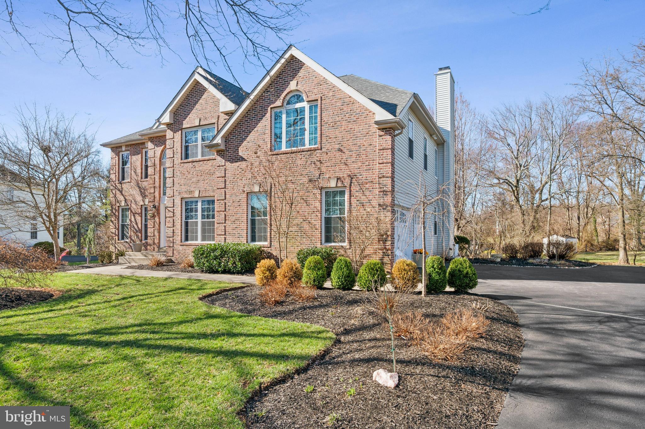 LONGSHORE ESTS - Residential