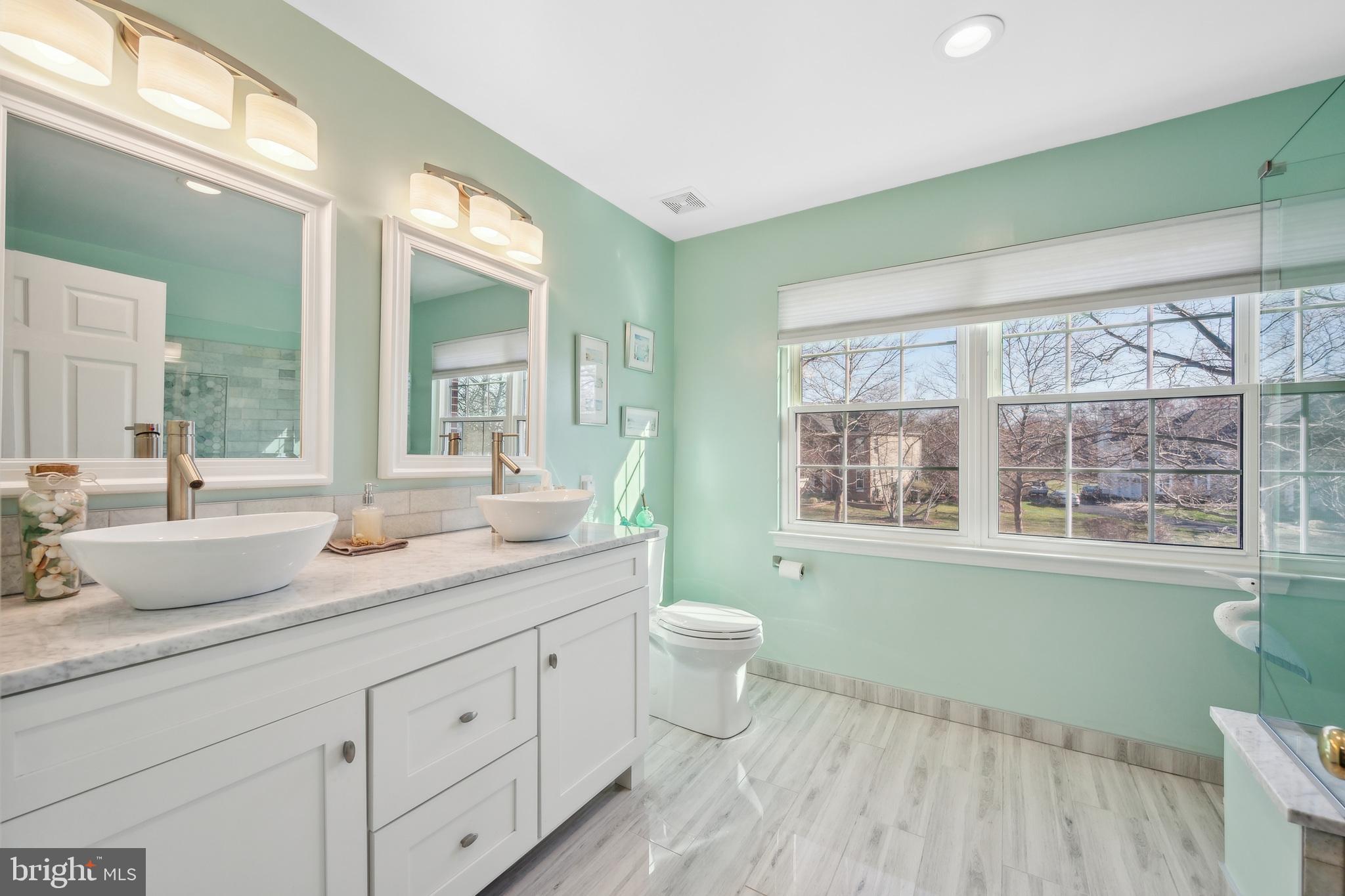 LONGSHORE ESTS - Residential