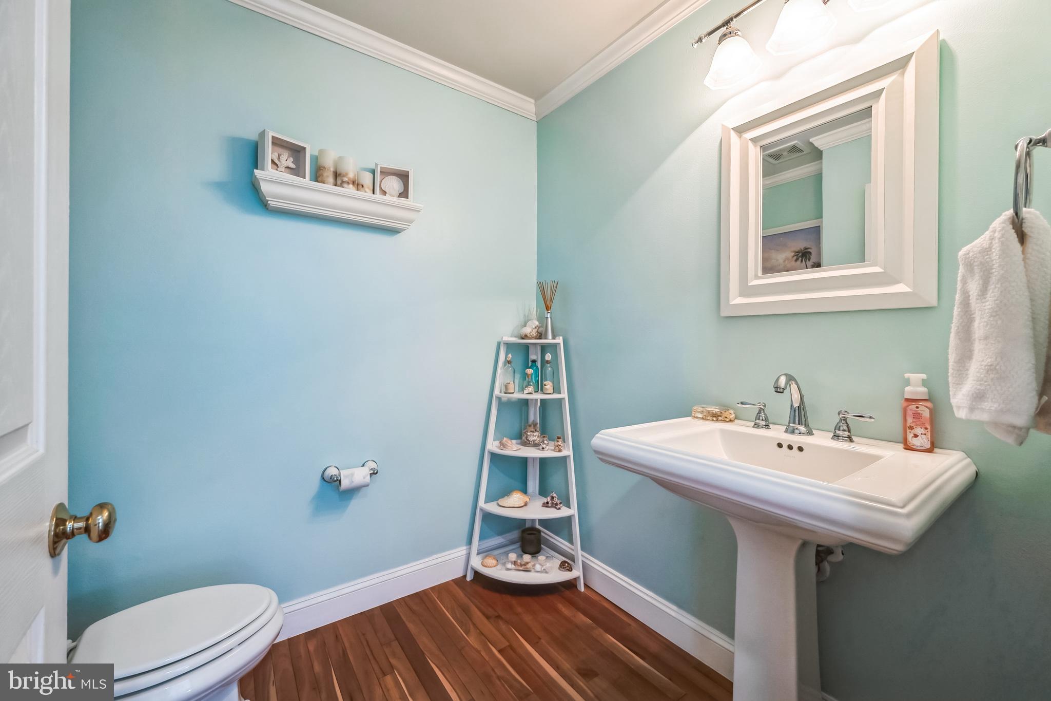 LONGSHORE ESTS - Residential