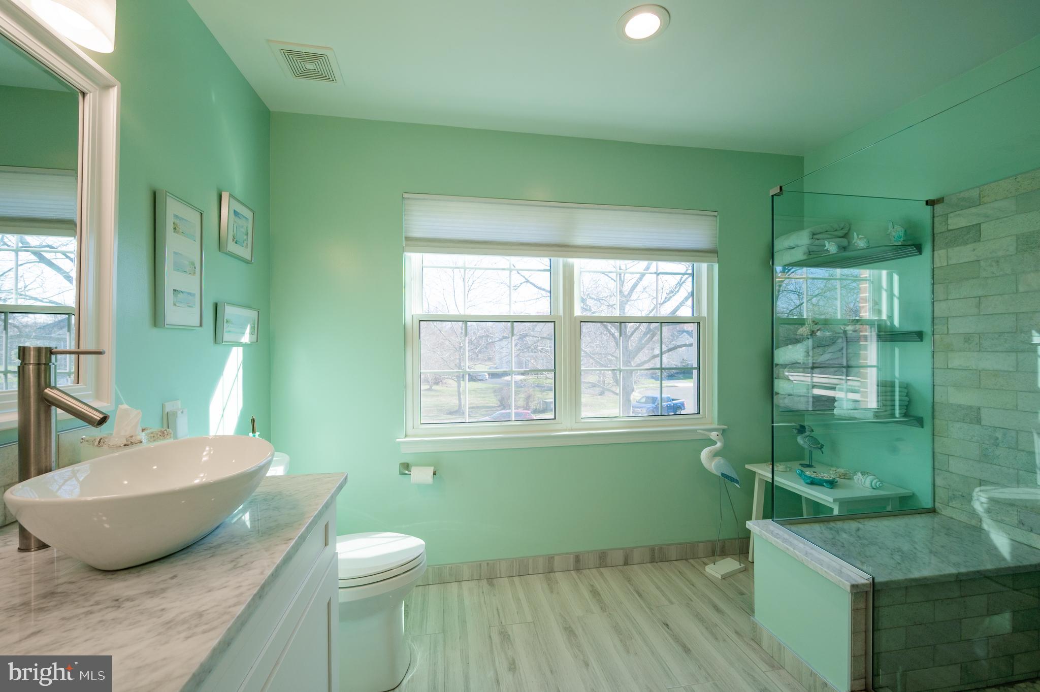 LONGSHORE ESTS - Residential