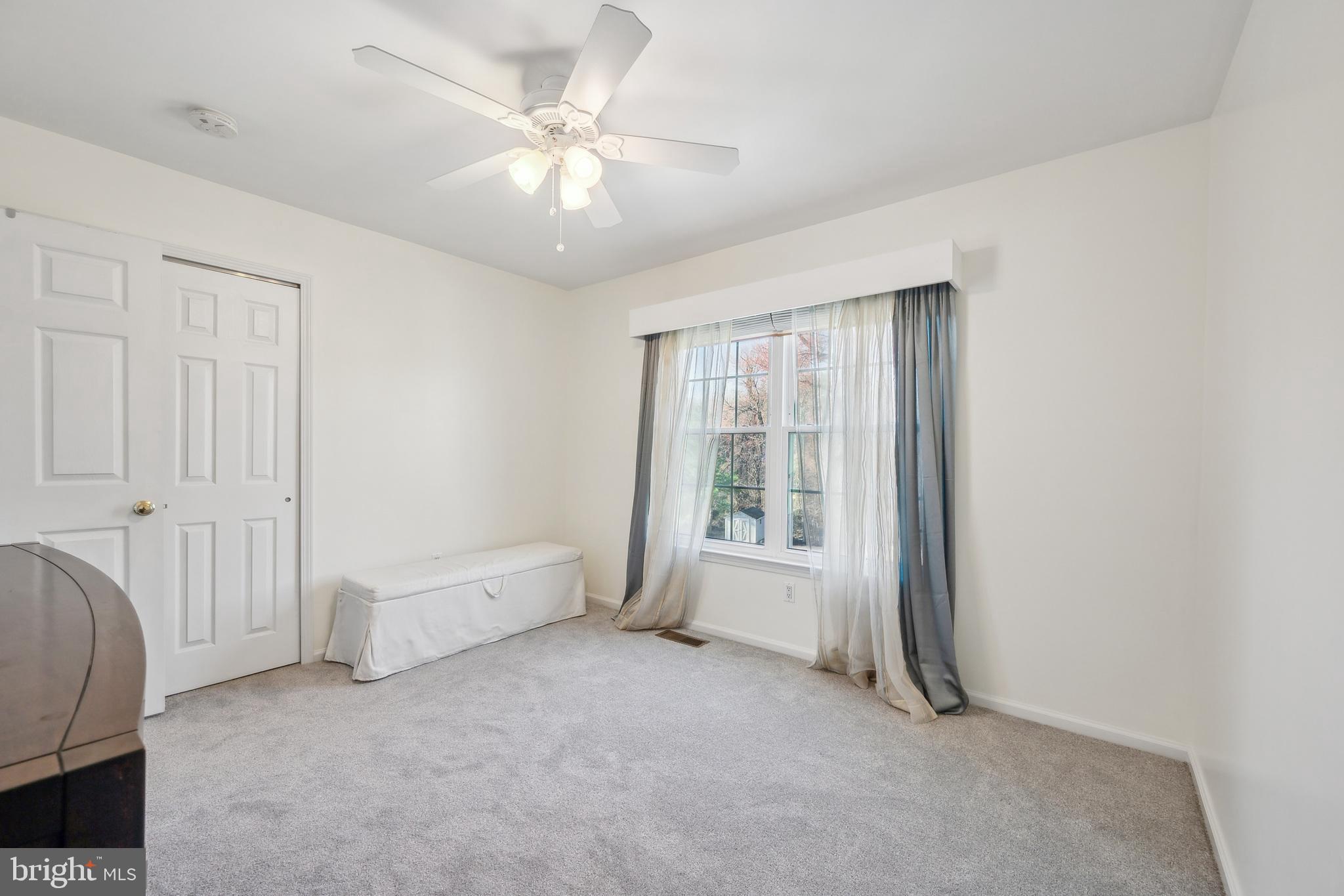 LONGSHORE ESTS - Residential