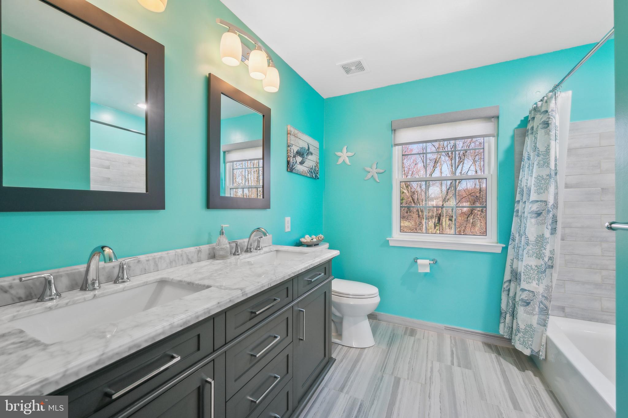 LONGSHORE ESTS - Residential