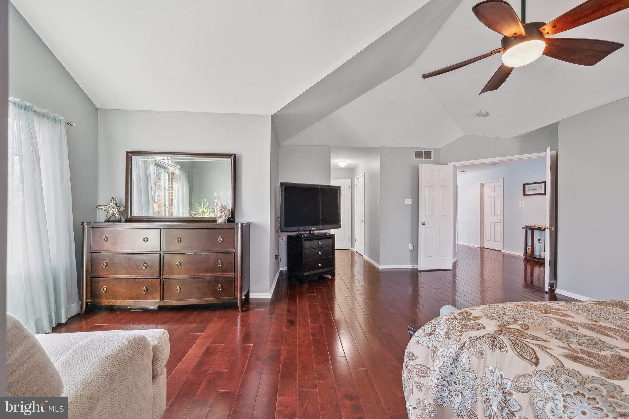 LONGSHORE ESTS - Residential