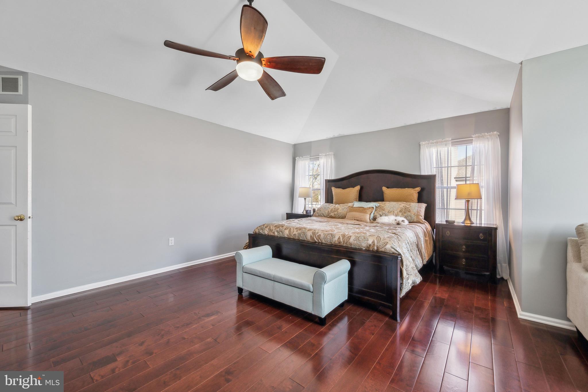 LONGSHORE ESTS - Residential