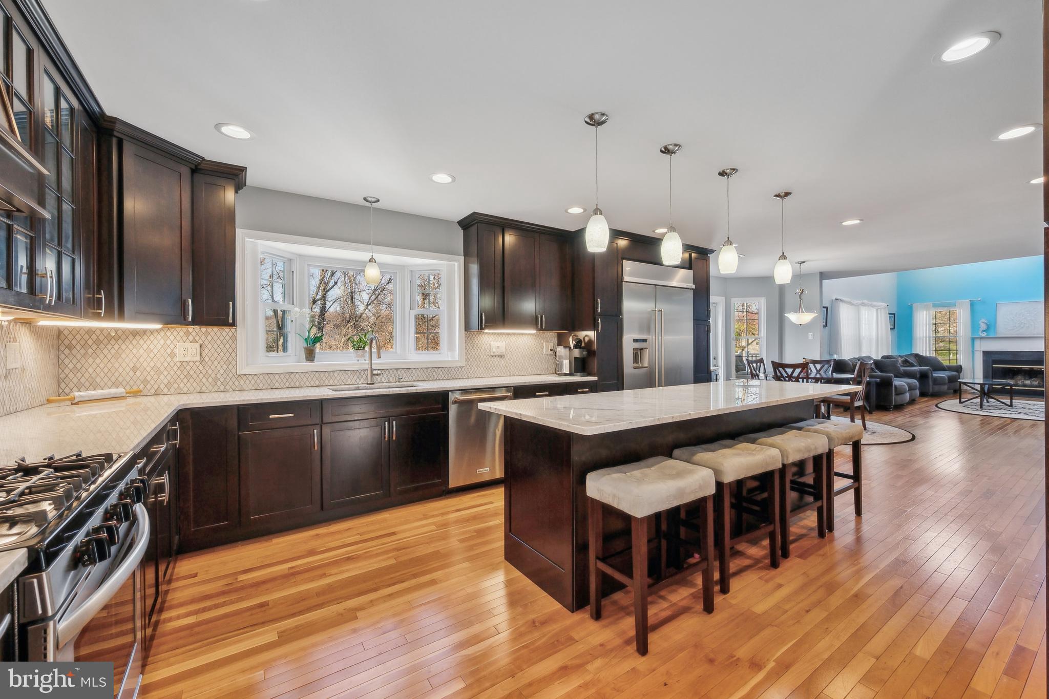 LONGSHORE ESTS - Residential