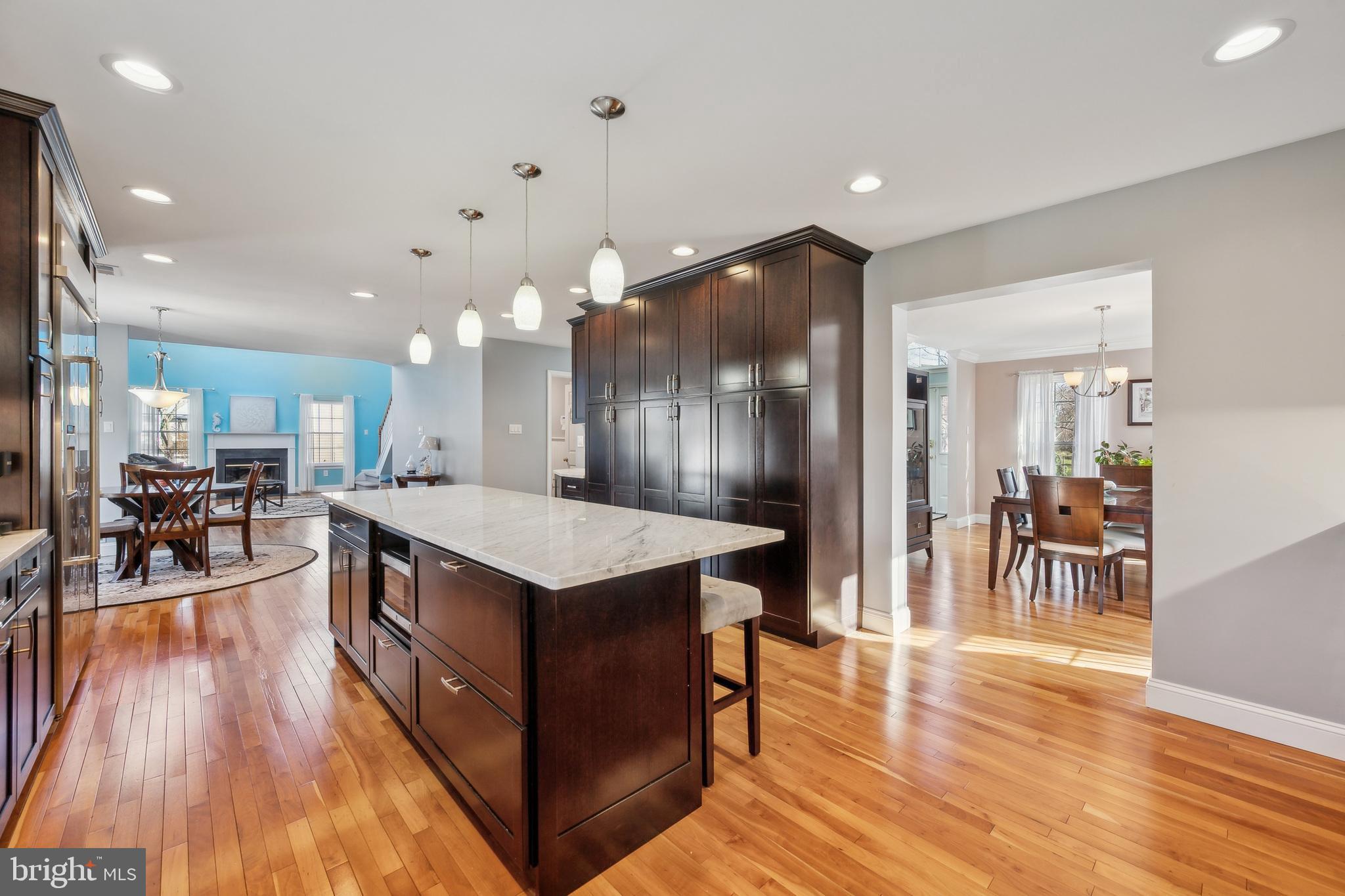 LONGSHORE ESTS - Residential