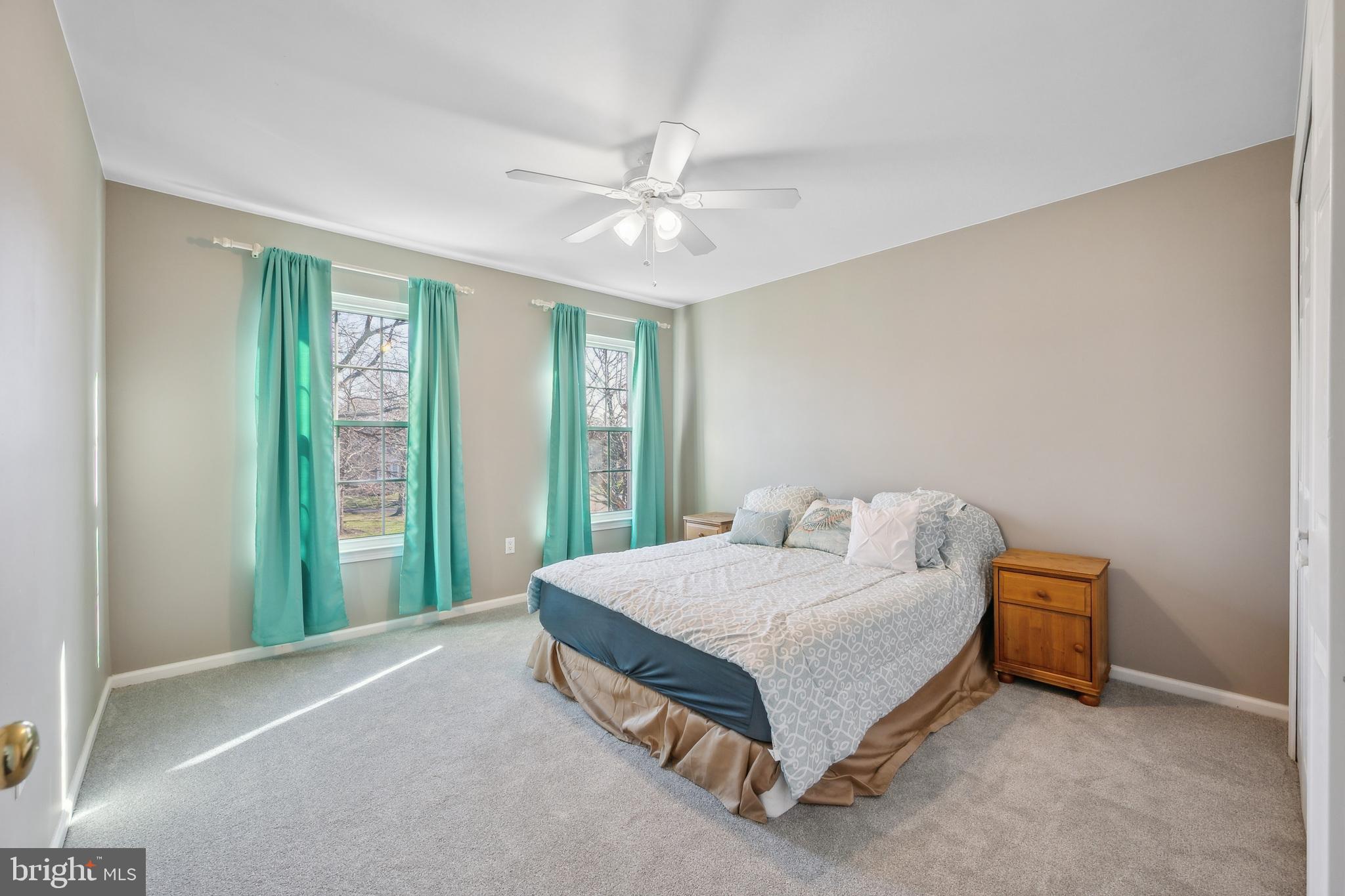 LONGSHORE ESTS - Residential