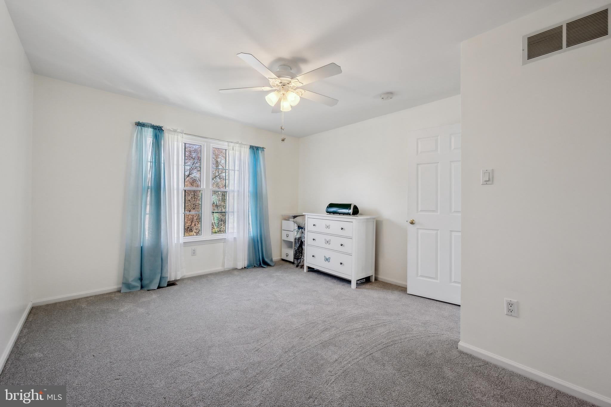 LONGSHORE ESTS - Residential