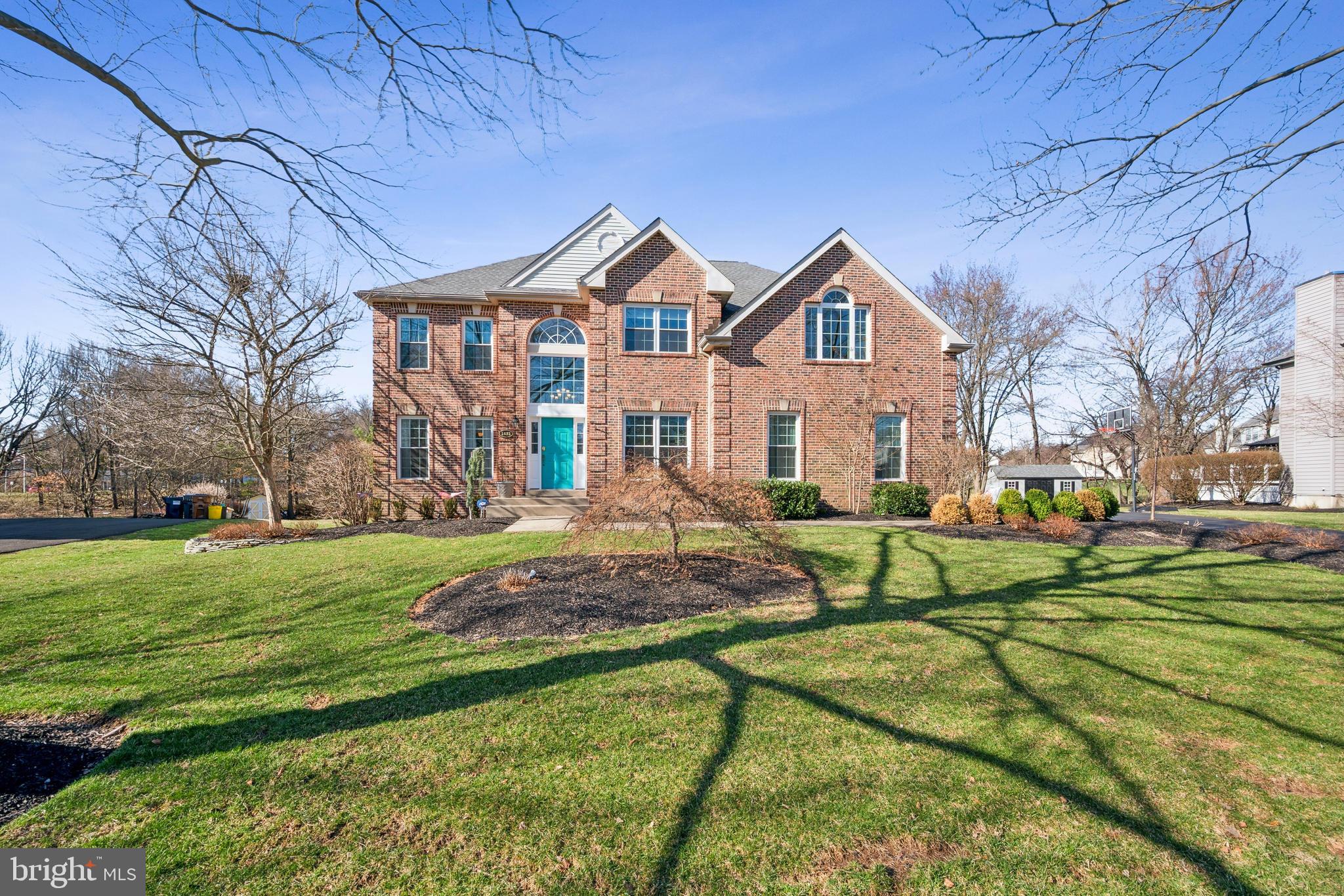 LONGSHORE ESTS - Residential