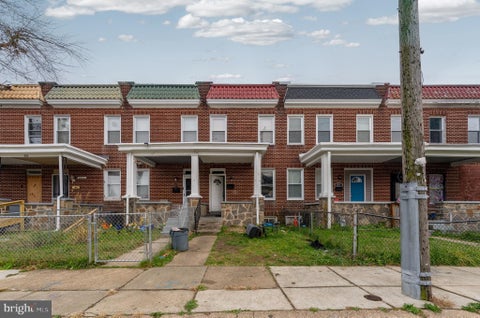 Townhouse For Sale - 3215 Phelps Lane<br/> BALTIMORE, MD 21229