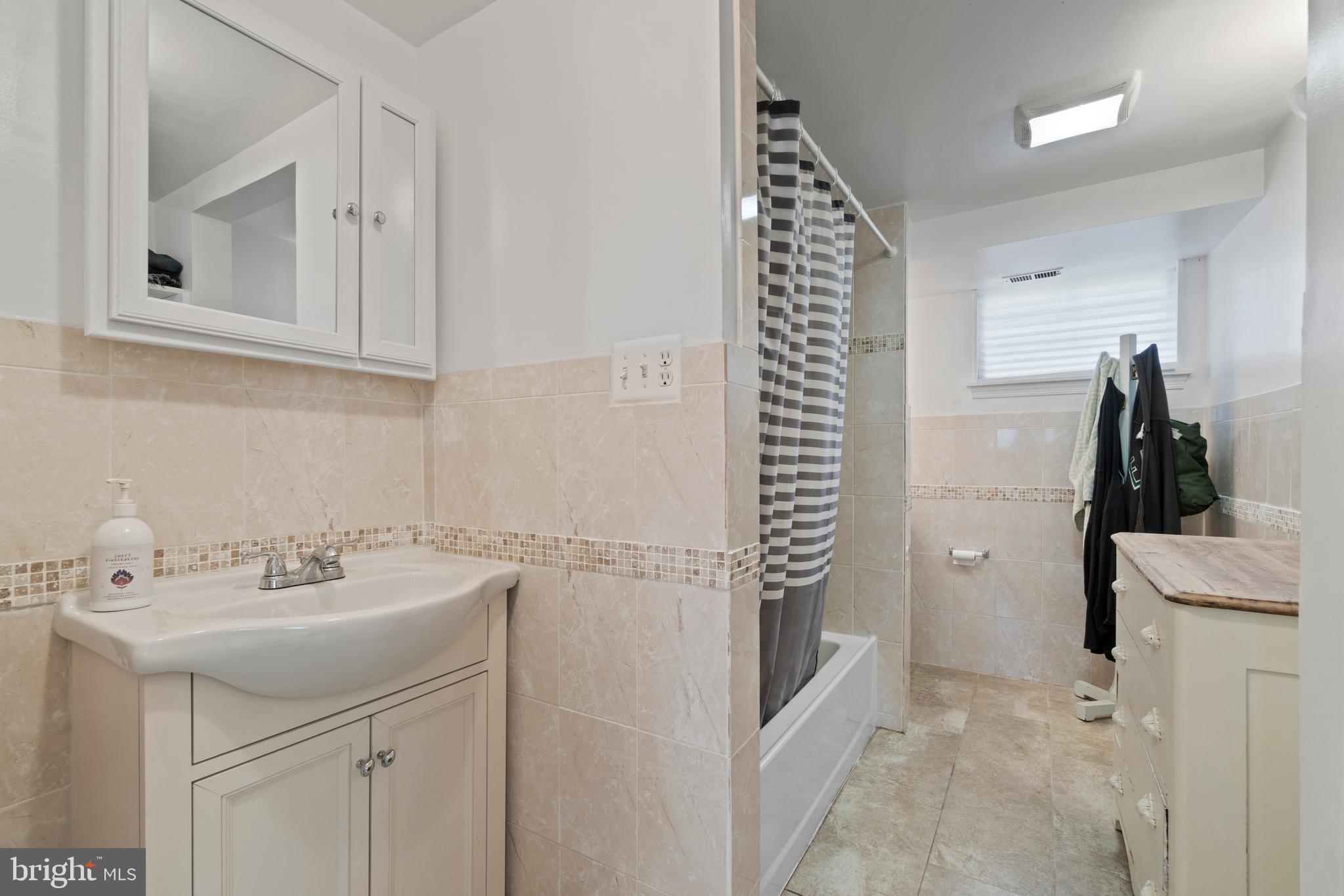 LEEWAY - Residential Lease