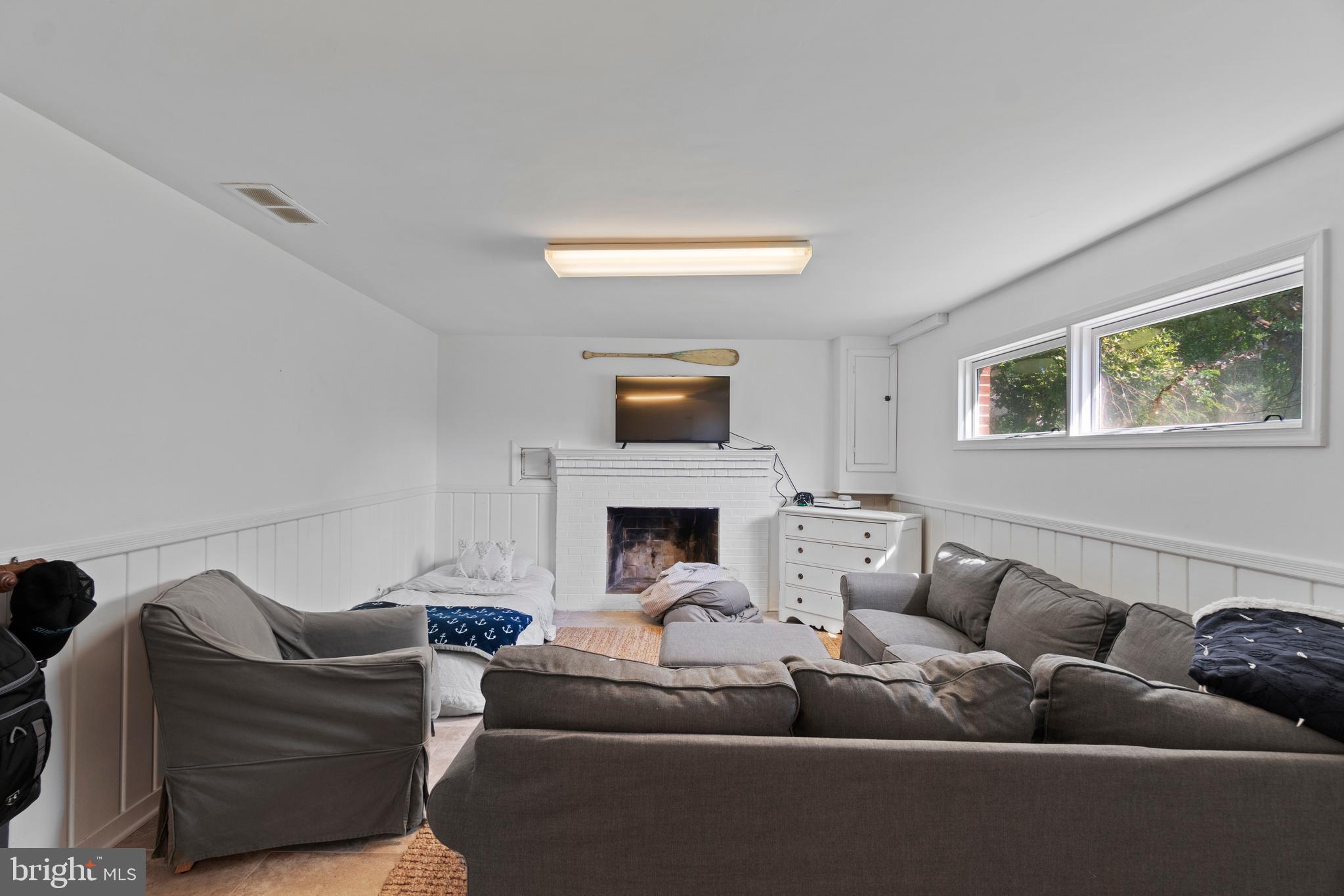 LEEWAY - Residential Lease