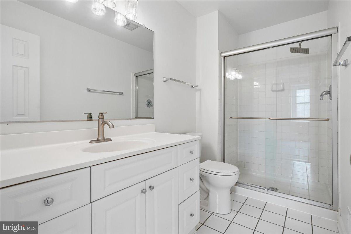 LAKEPOINTE - Residential